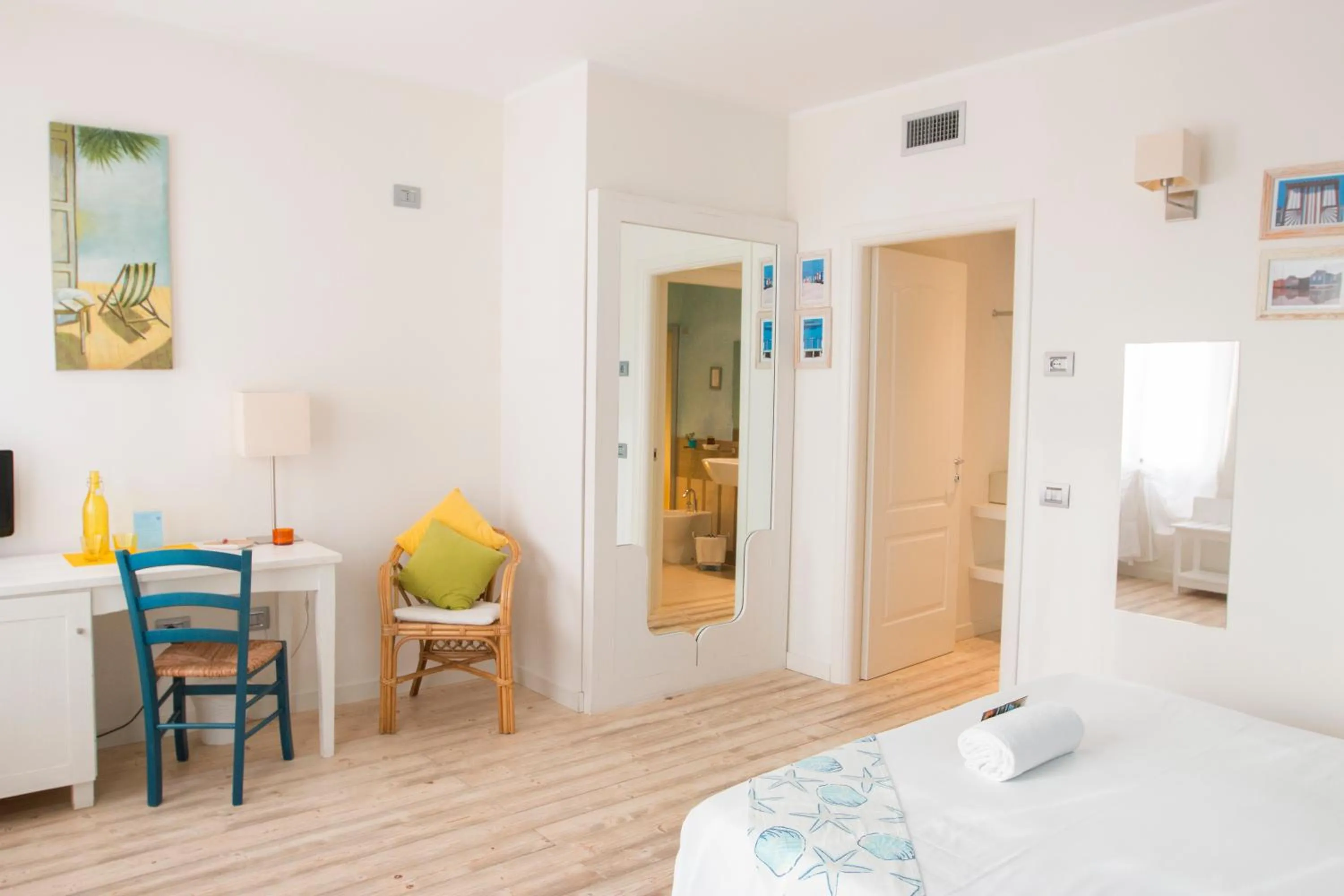 Photo of the whole room, Bed in Hotel La Villa Del Mare