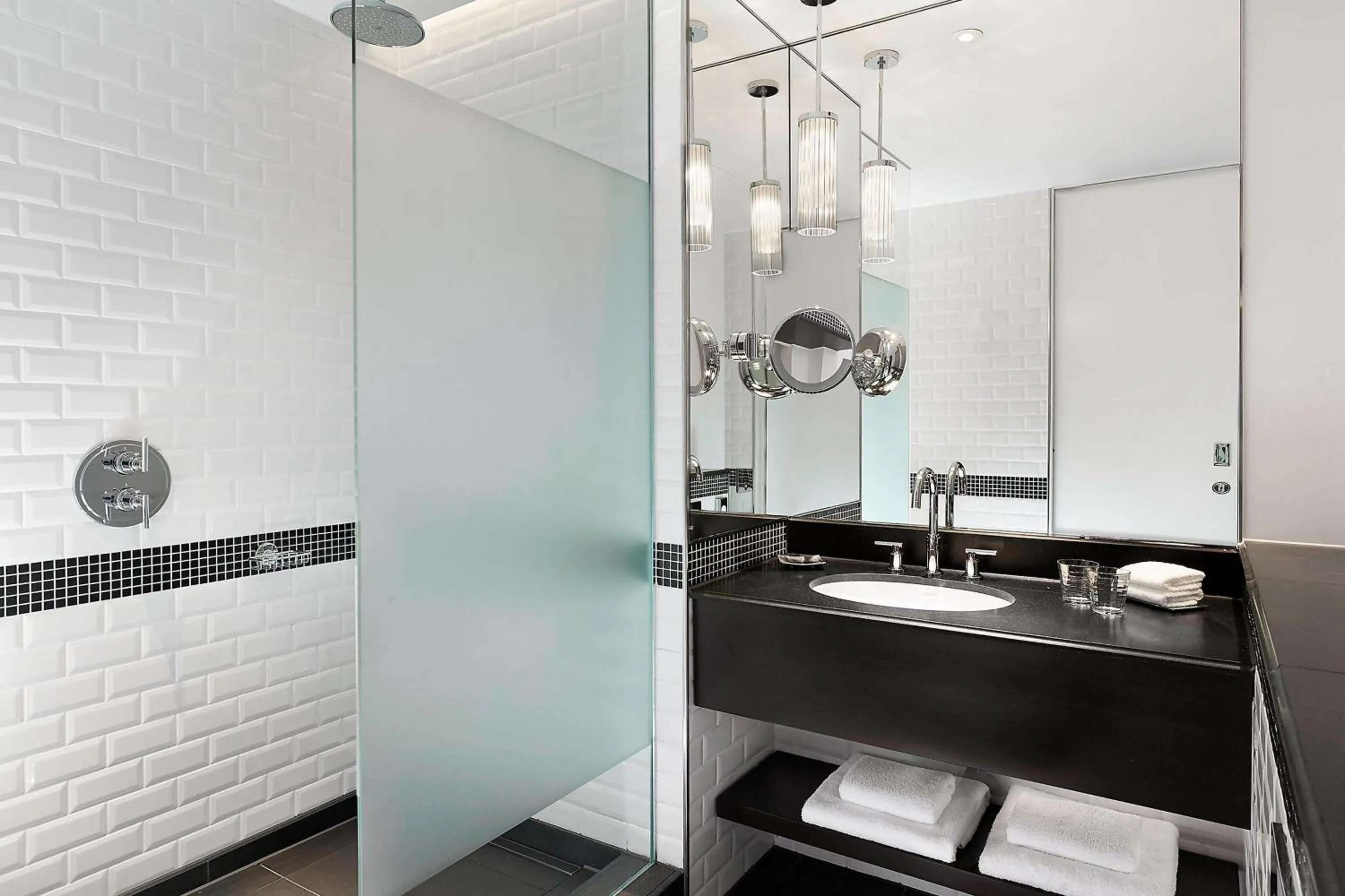 Bathroom in Sheraton Grand London Park Lane