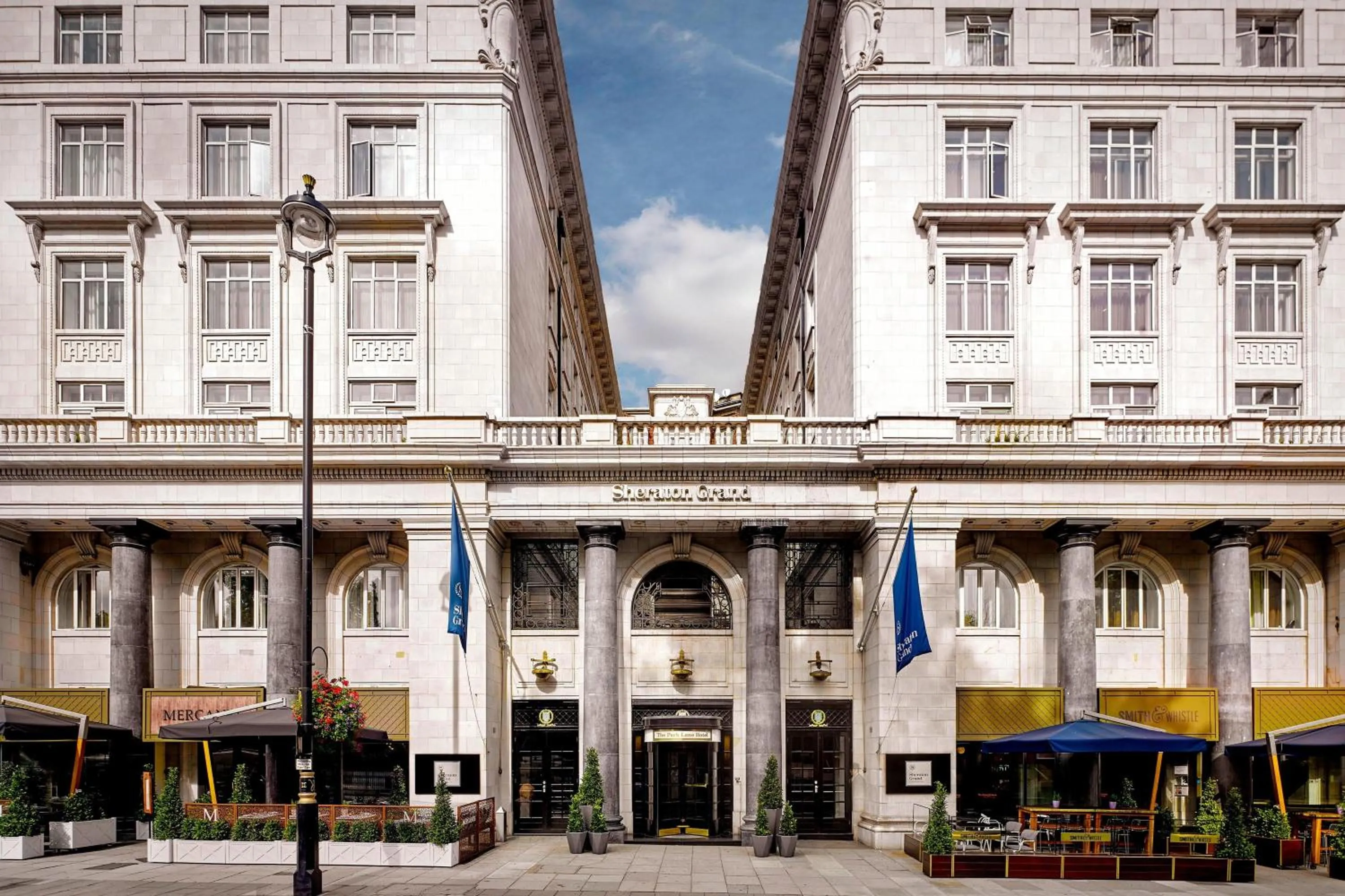 Property building in Sheraton Grand London Park Lane