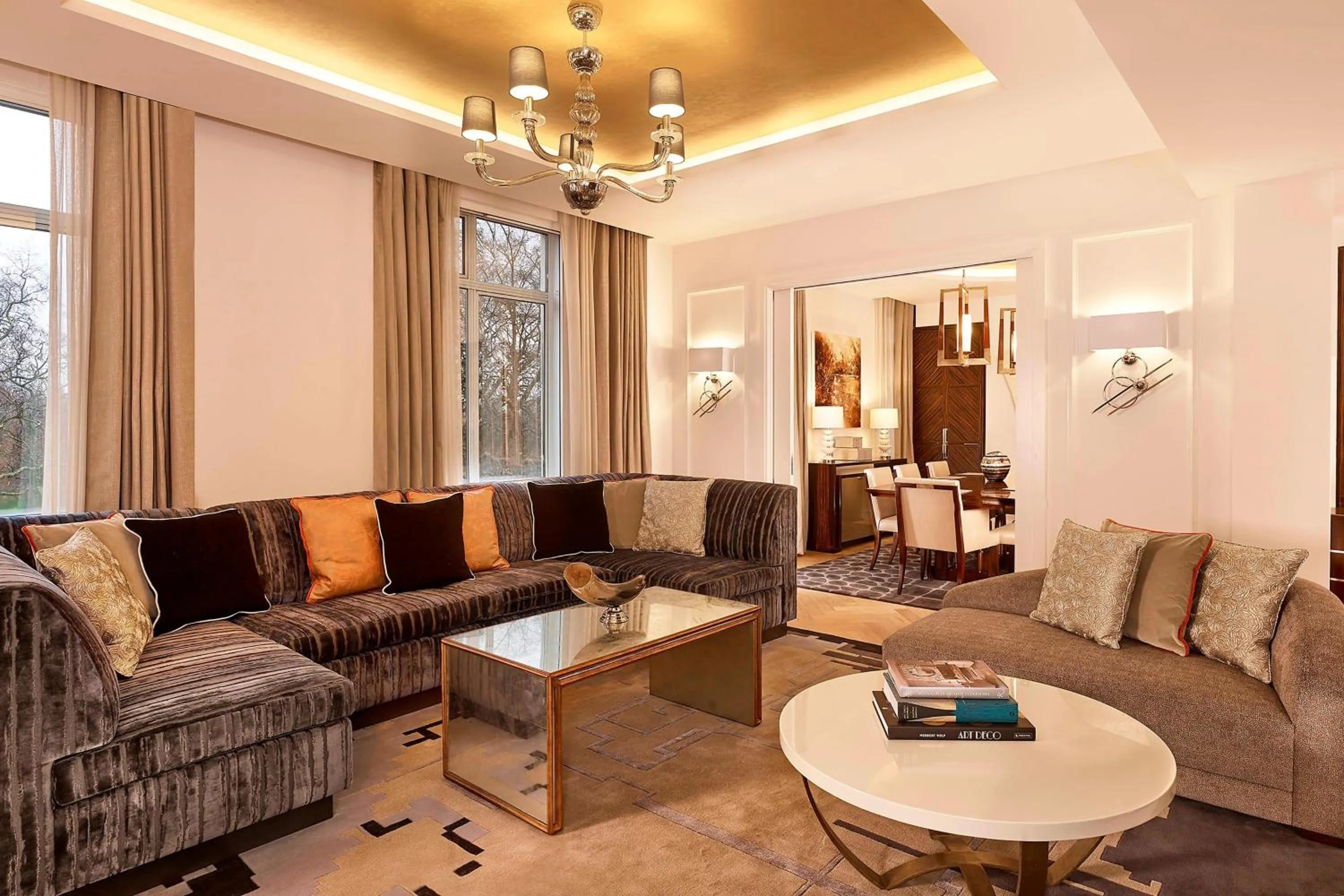 Living room in Sheraton Grand London Park Lane