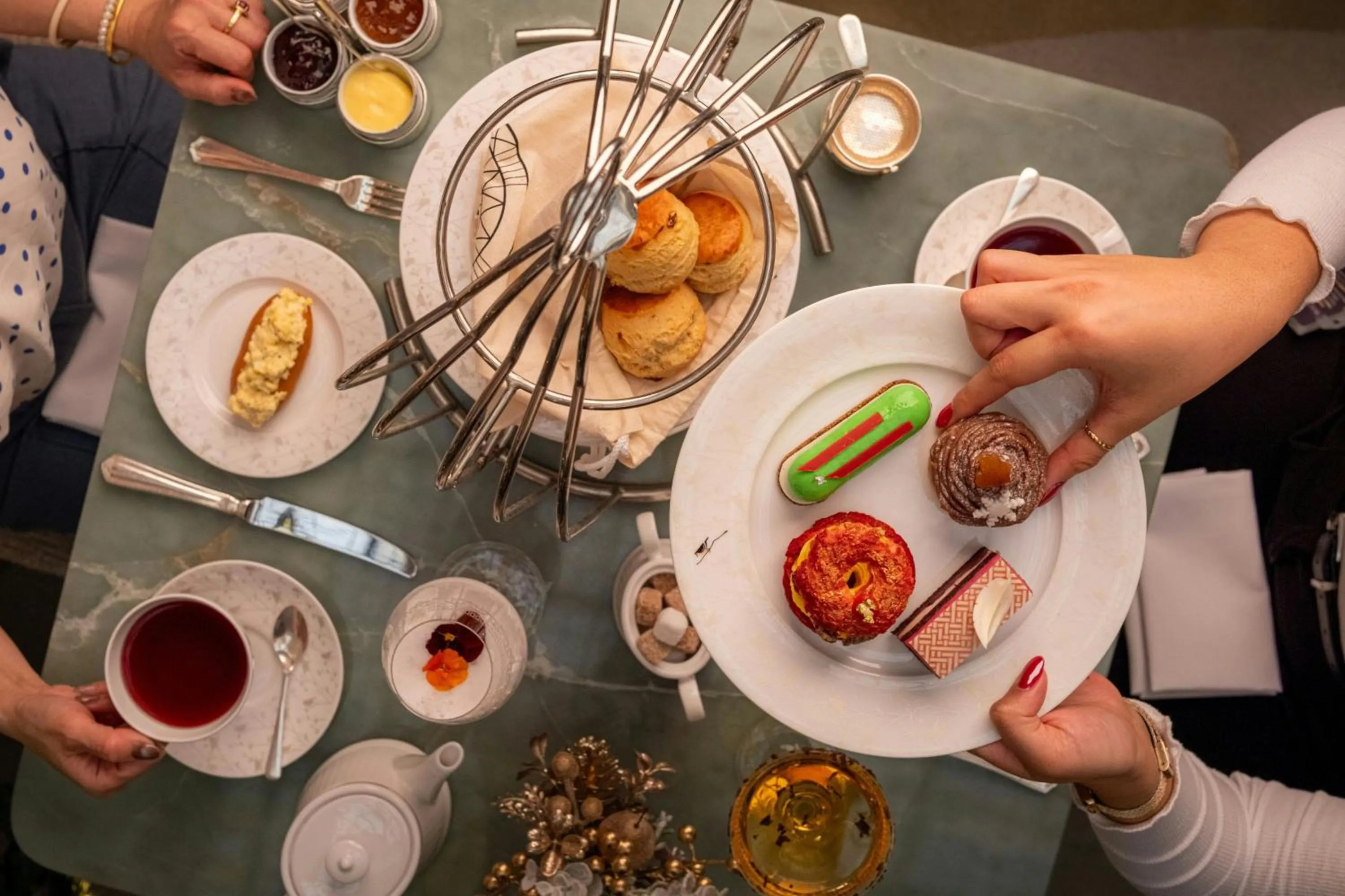 Restaurant/places to eat in Sheraton Grand London Park Lane