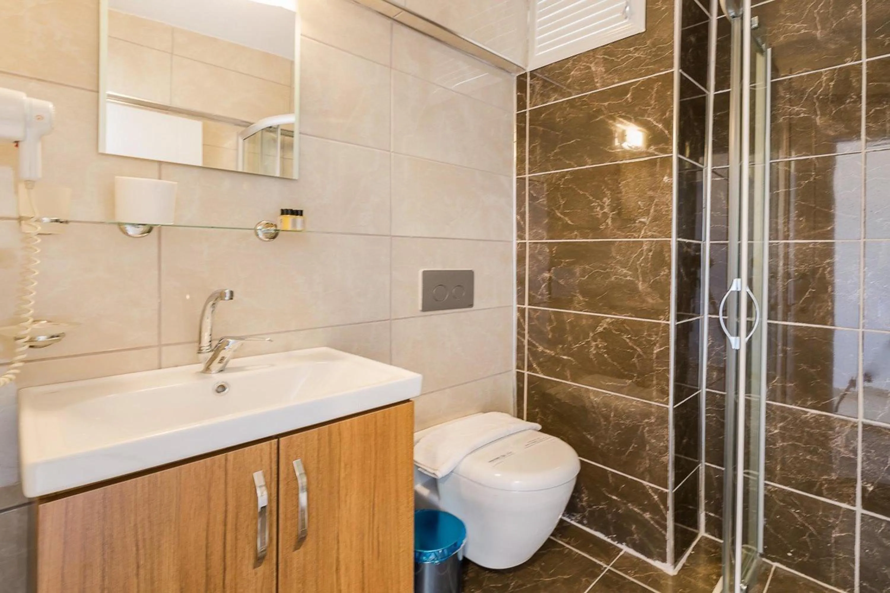 Shower in Ekici Hotel