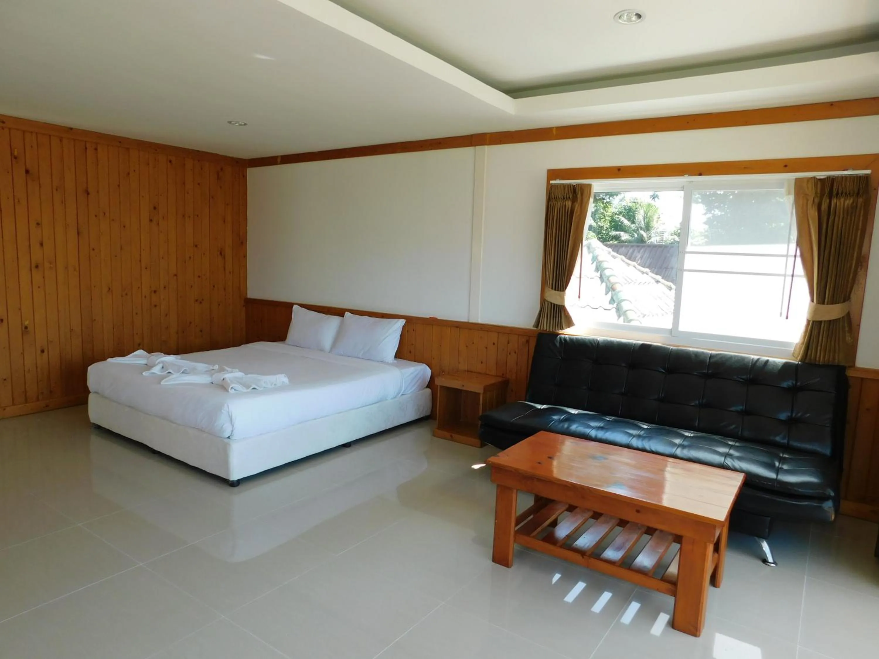 Photo of the whole room, Bed in Z-Touch Lipe Island Resort