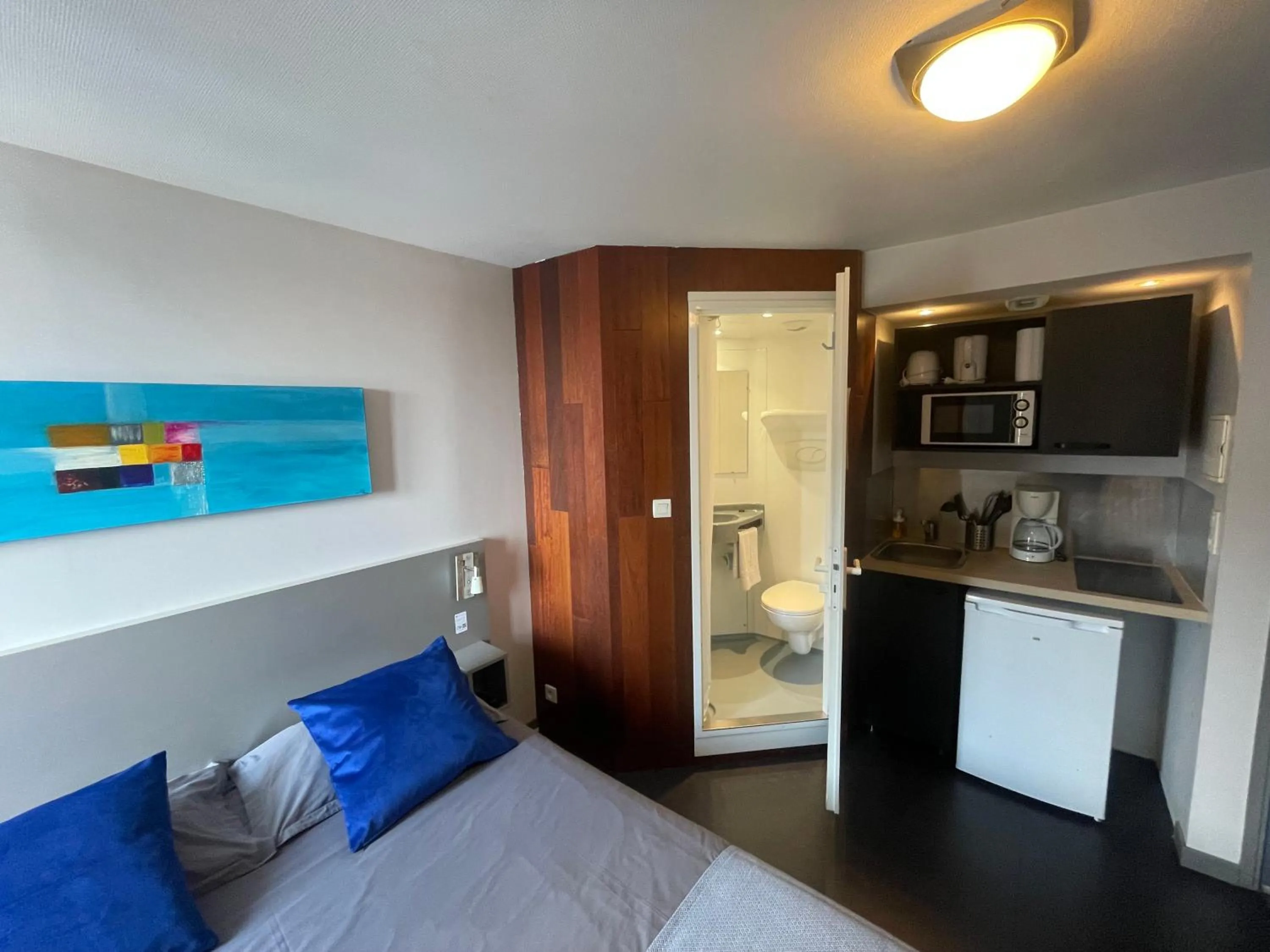 Photo of the whole room, Bed in Smartappart Cherbourg (la rose des vents)