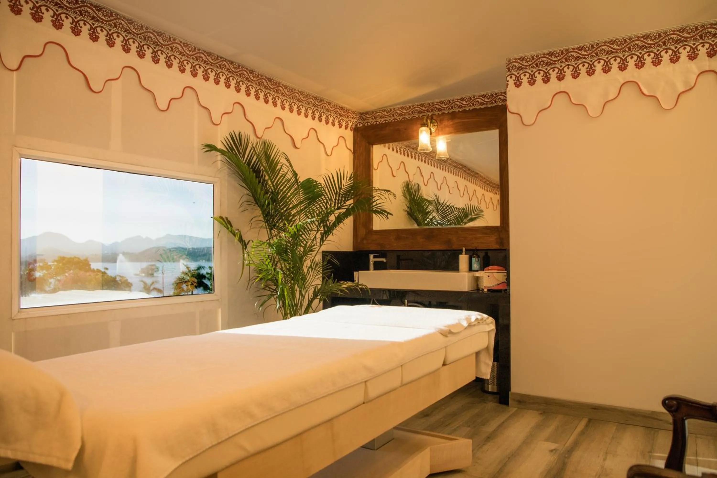 Spa and wellness centre/facilities, Bed in The Lalit Laxmi Vilas Palace