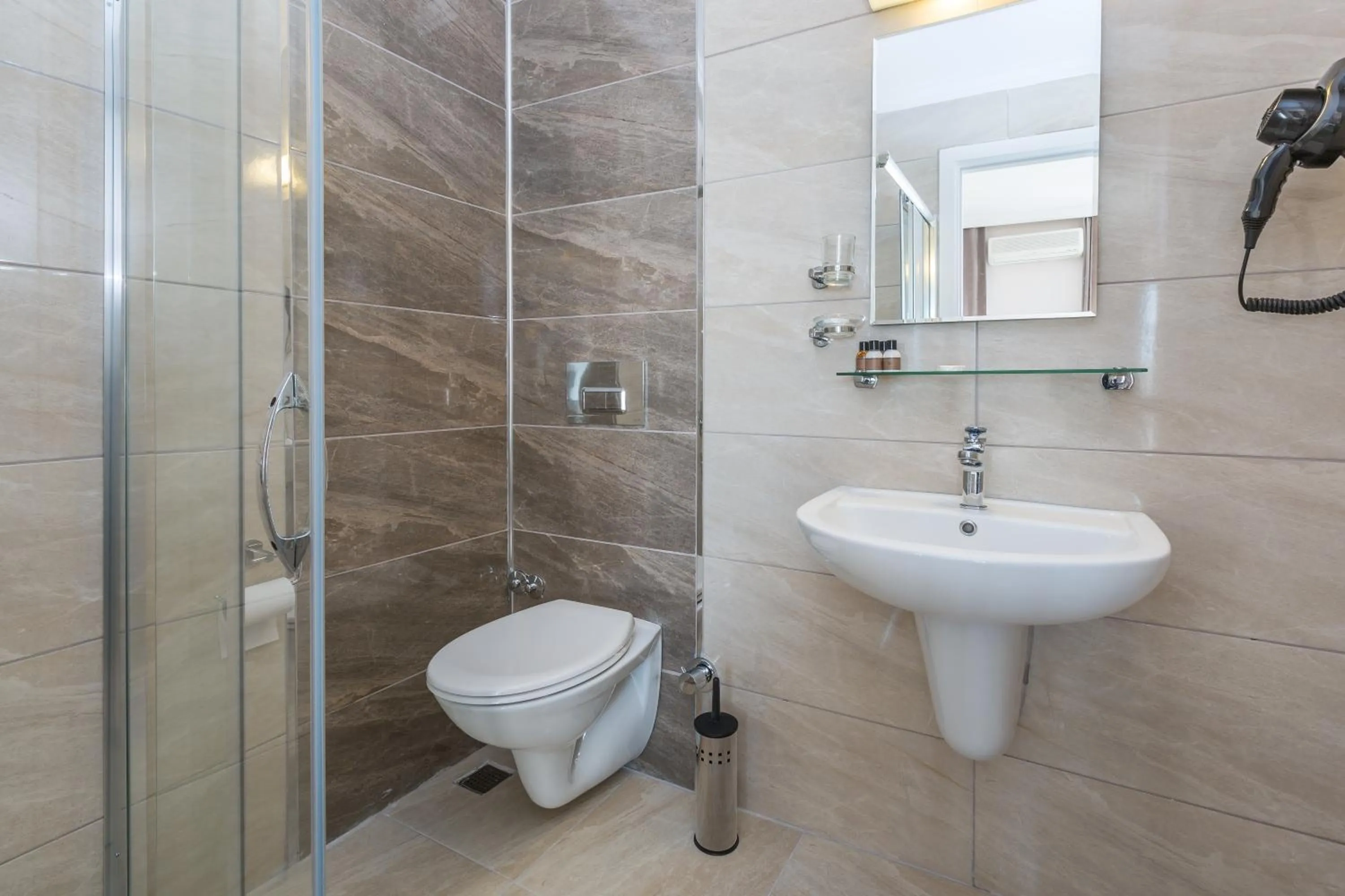 Toilet in Habesos Hotel