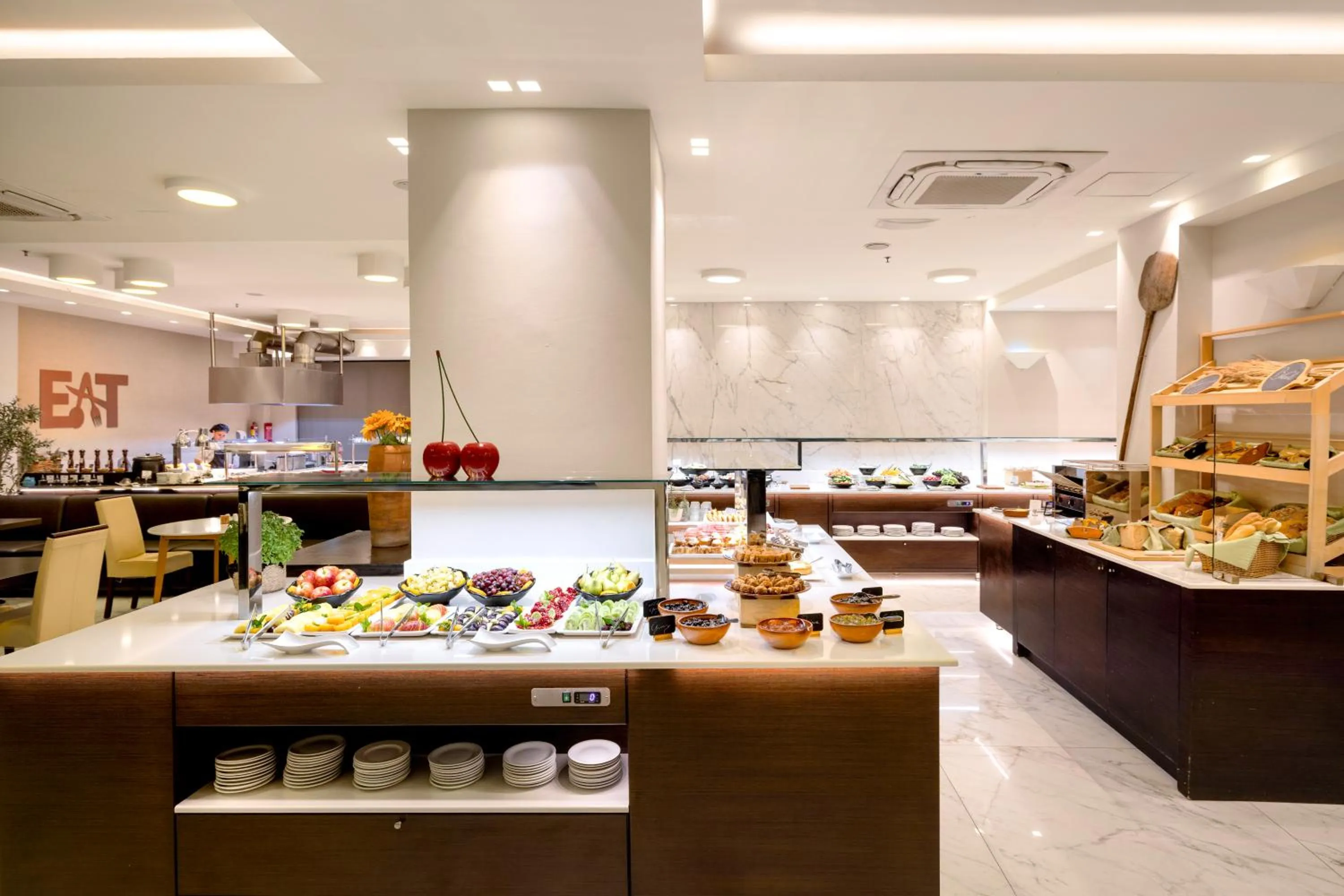 Food and drinks in Atlantis Beach Hotel