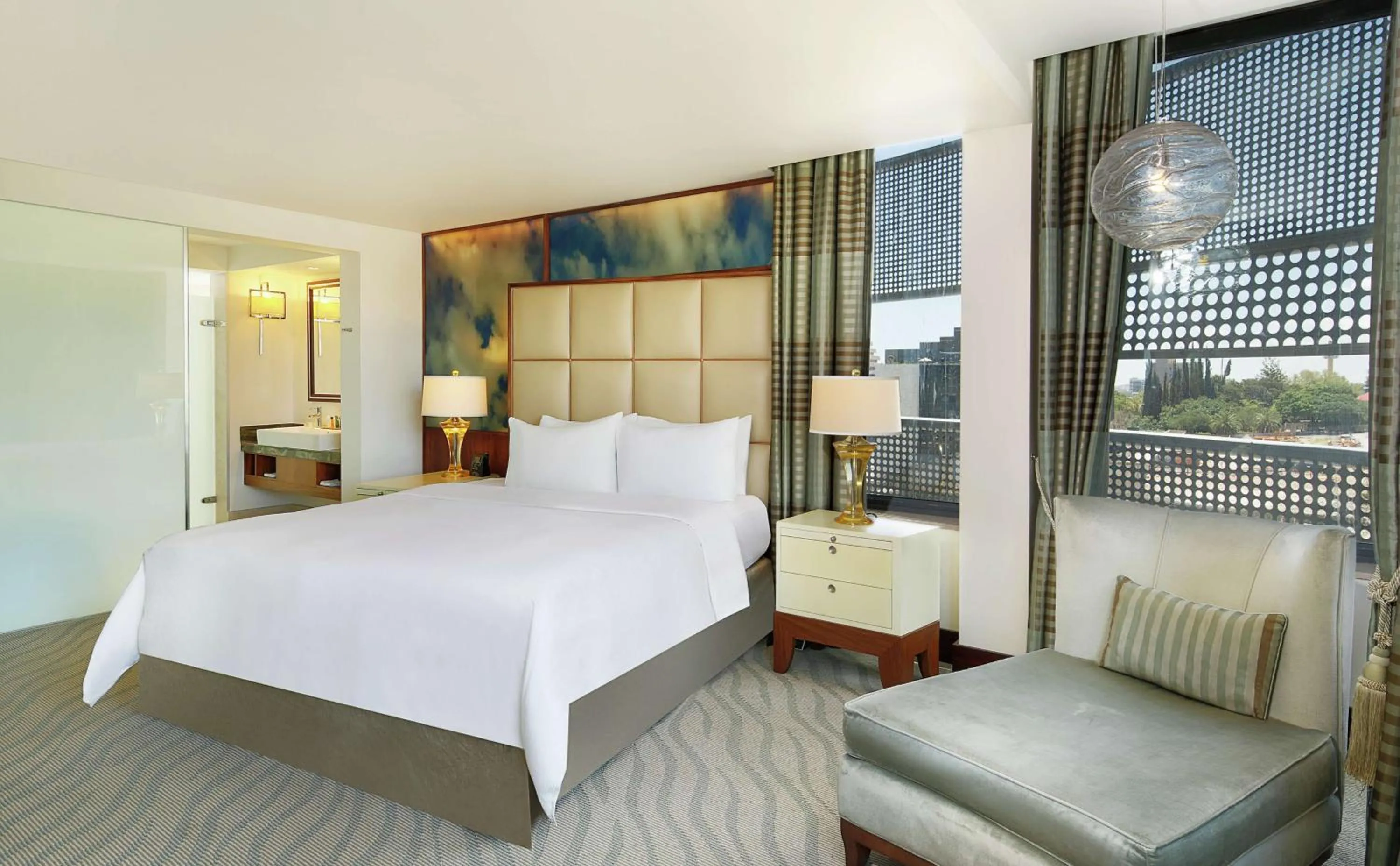 Living room, Bed in Hilton Windhoek