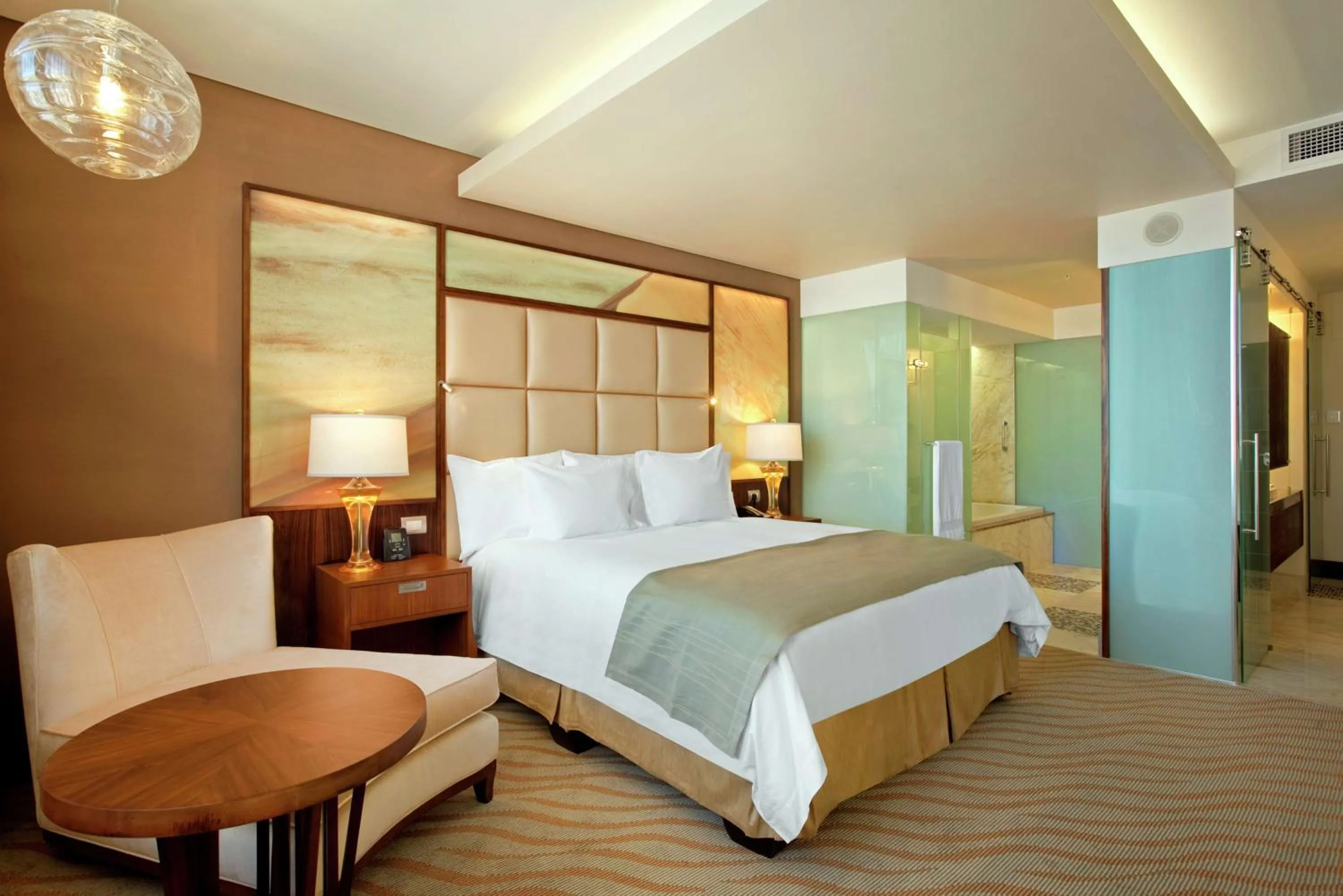 Living room, Bed in Hilton Windhoek