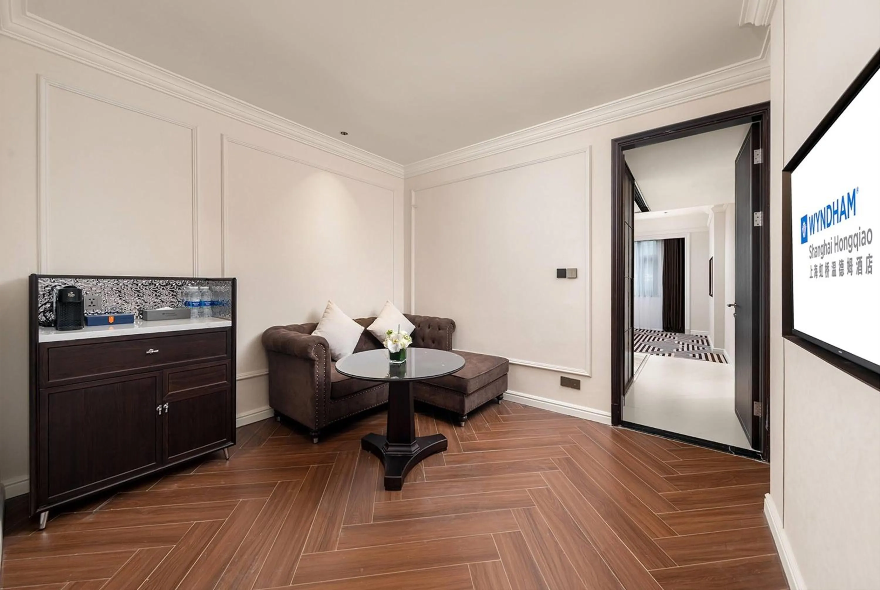 Photo of the whole room in Wyndham Shanghai Hongqiao