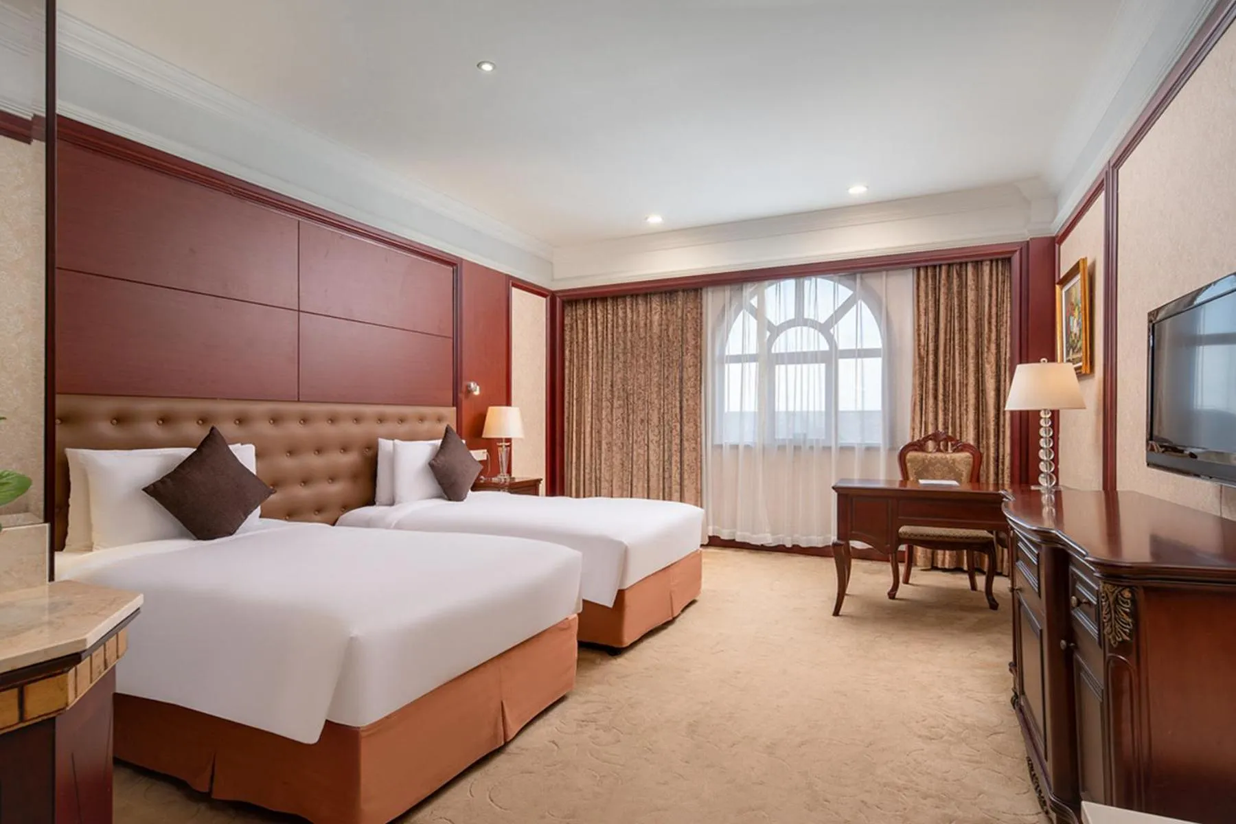 Bed in Wyndham Shanghai Hongqiao