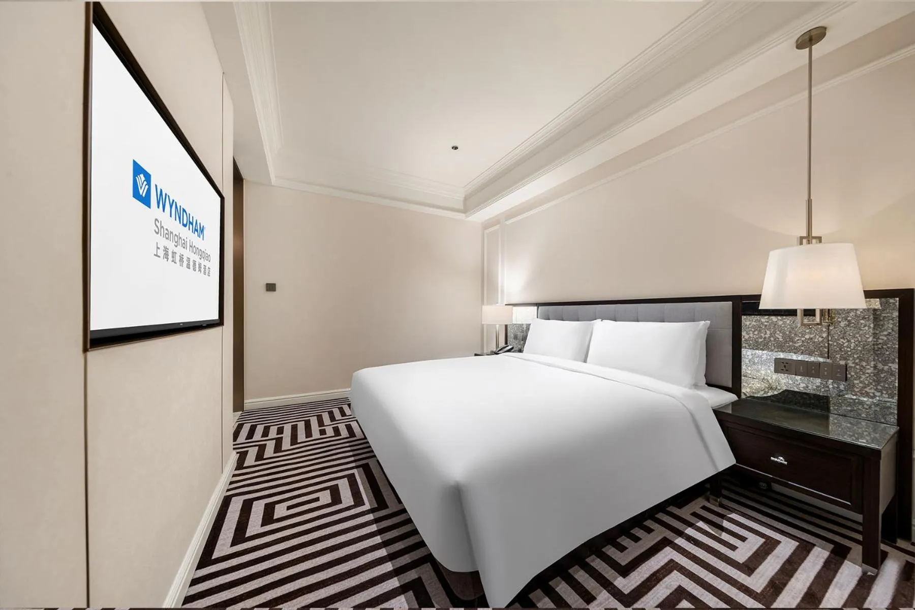 Bedroom, Bed in Wyndham Shanghai Hongqiao