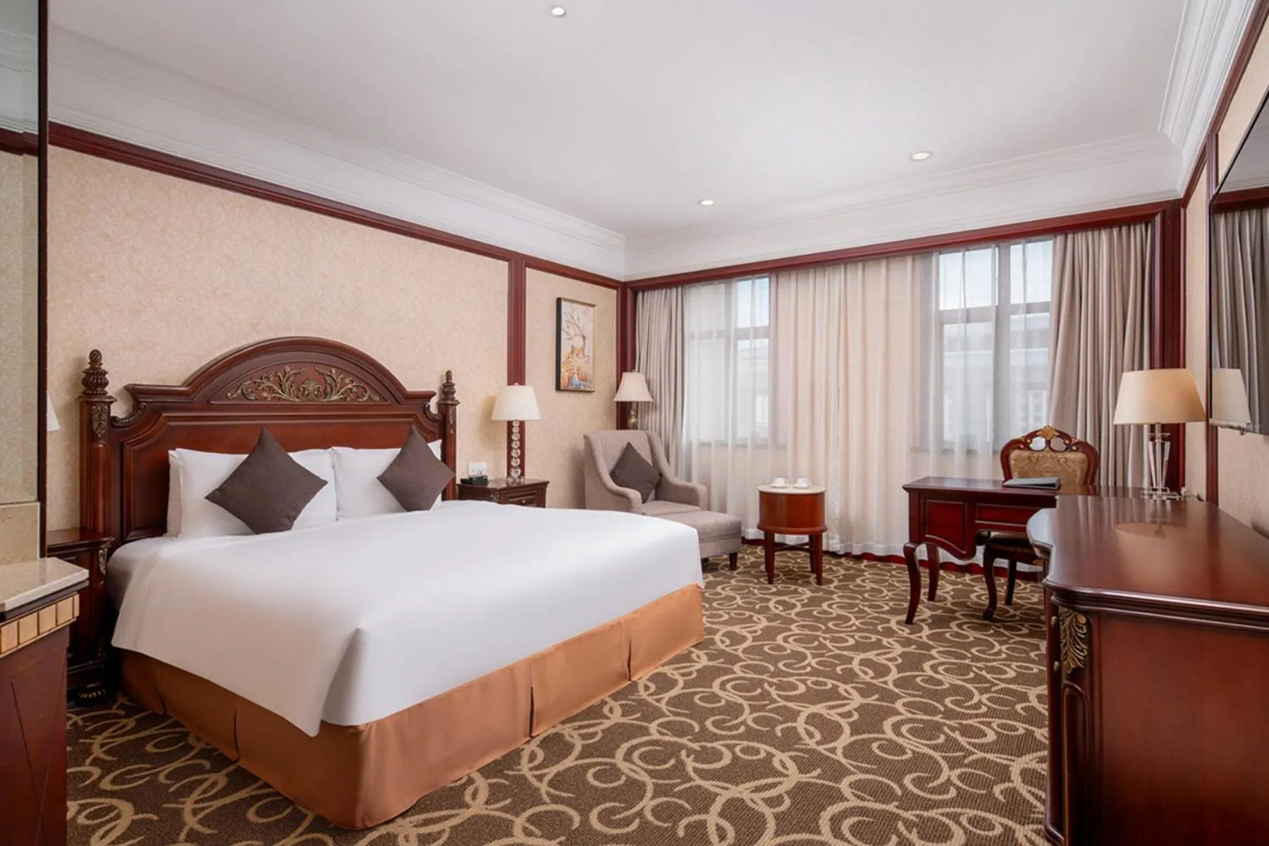 Bed in Wyndham Shanghai Hongqiao