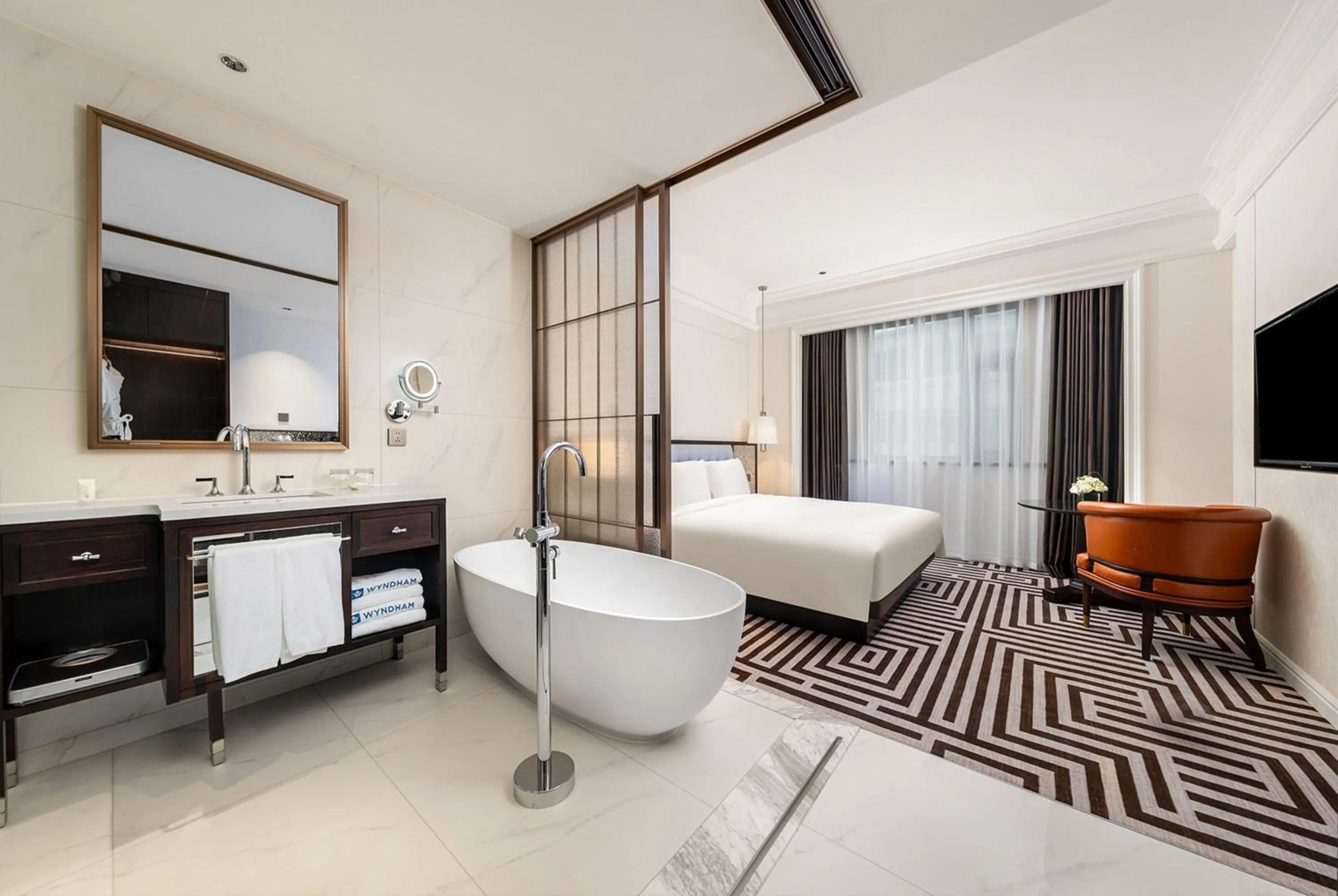 Photo of the whole room in Wyndham Shanghai Hongqiao