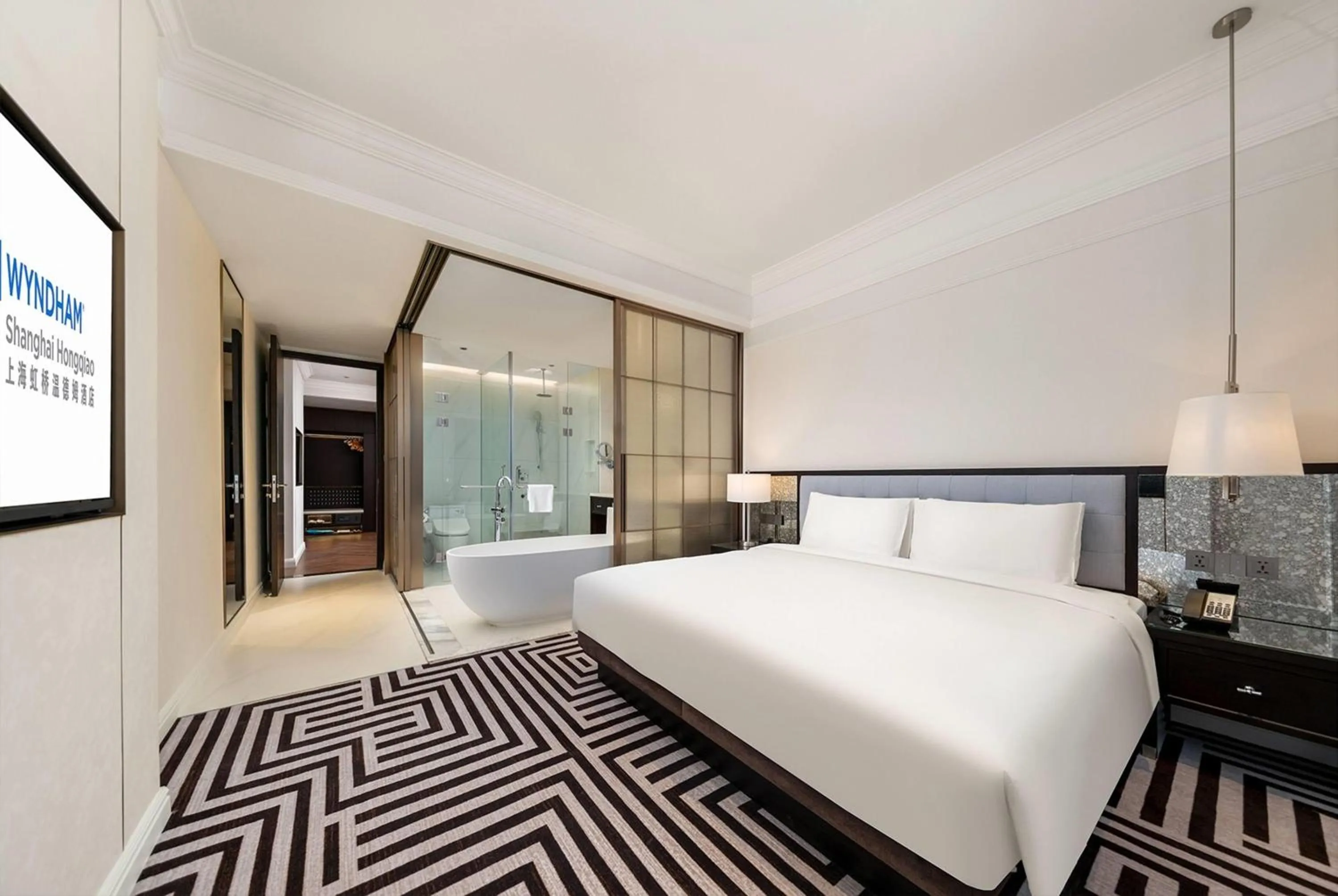 Photo of the whole room, Bed in Wyndham Shanghai Hongqiao