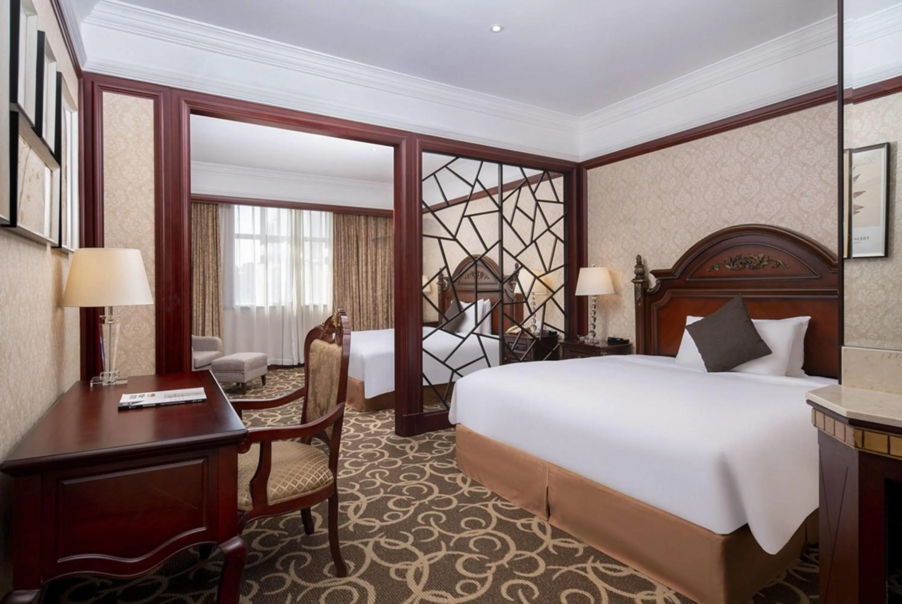 Photo of the whole room, Bed in Wyndham Shanghai Hongqiao