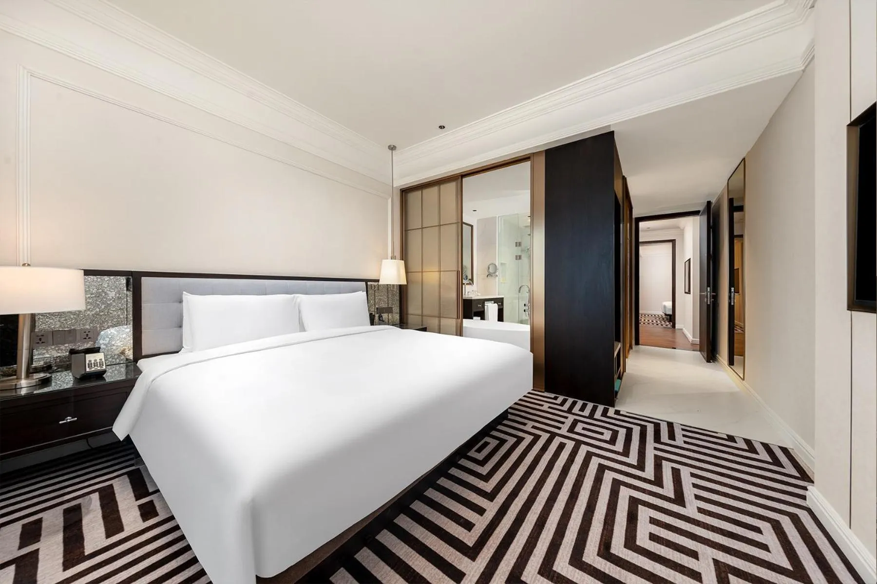 Photo of the whole room, Bed in Wyndham Shanghai Hongqiao