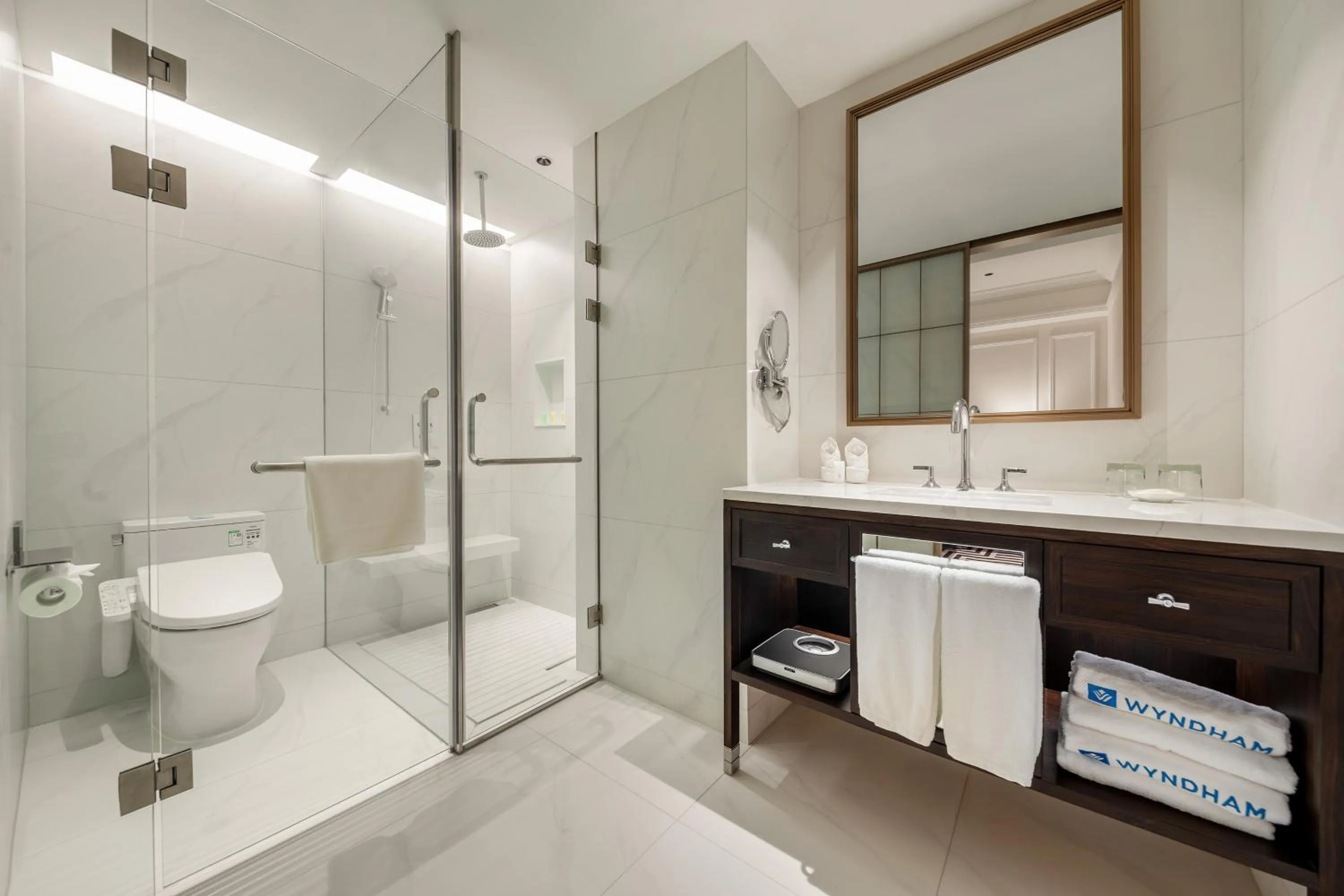 Toilet in Wyndham Shanghai Hongqiao