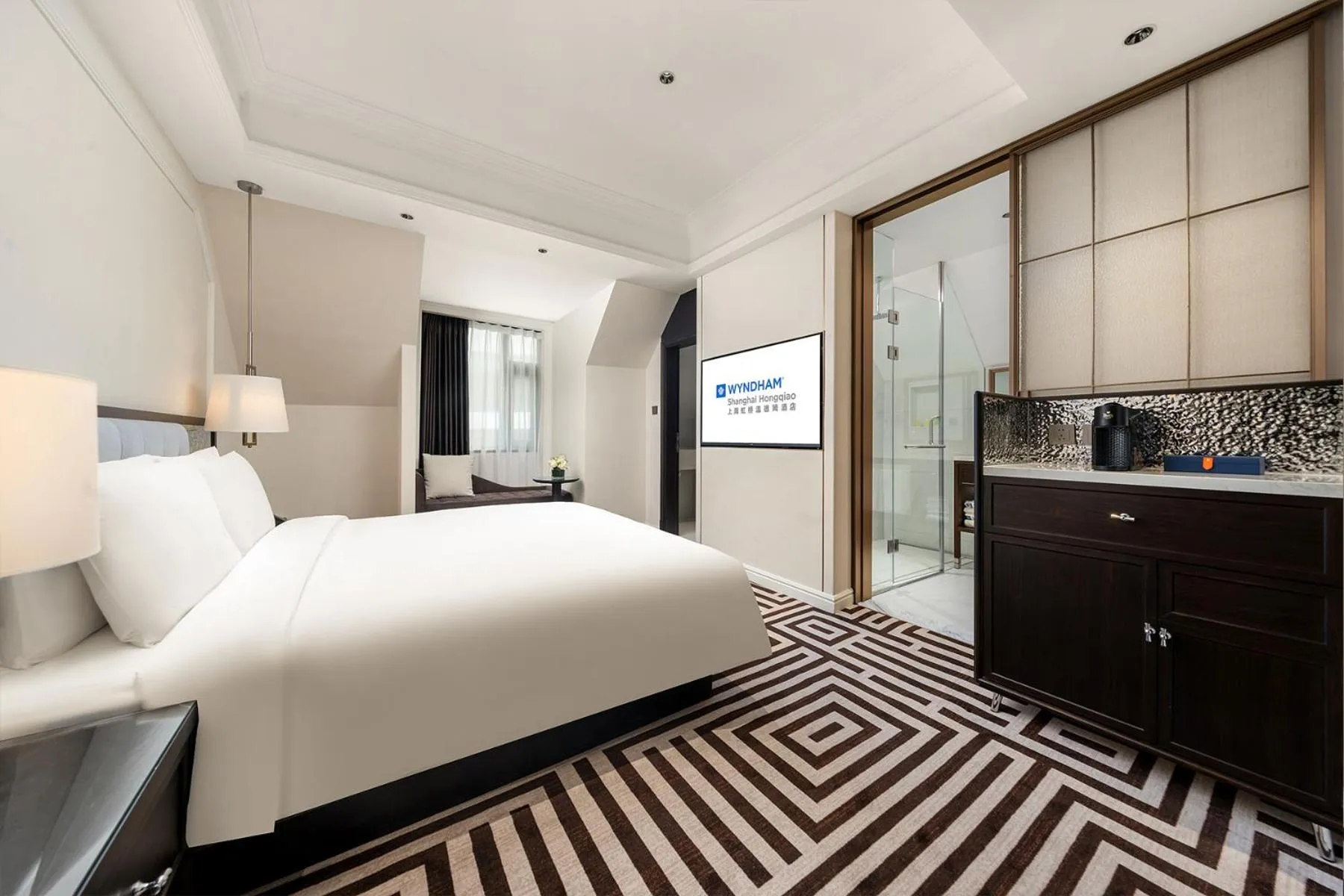 Photo of the whole room, Bed in Wyndham Shanghai Hongqiao