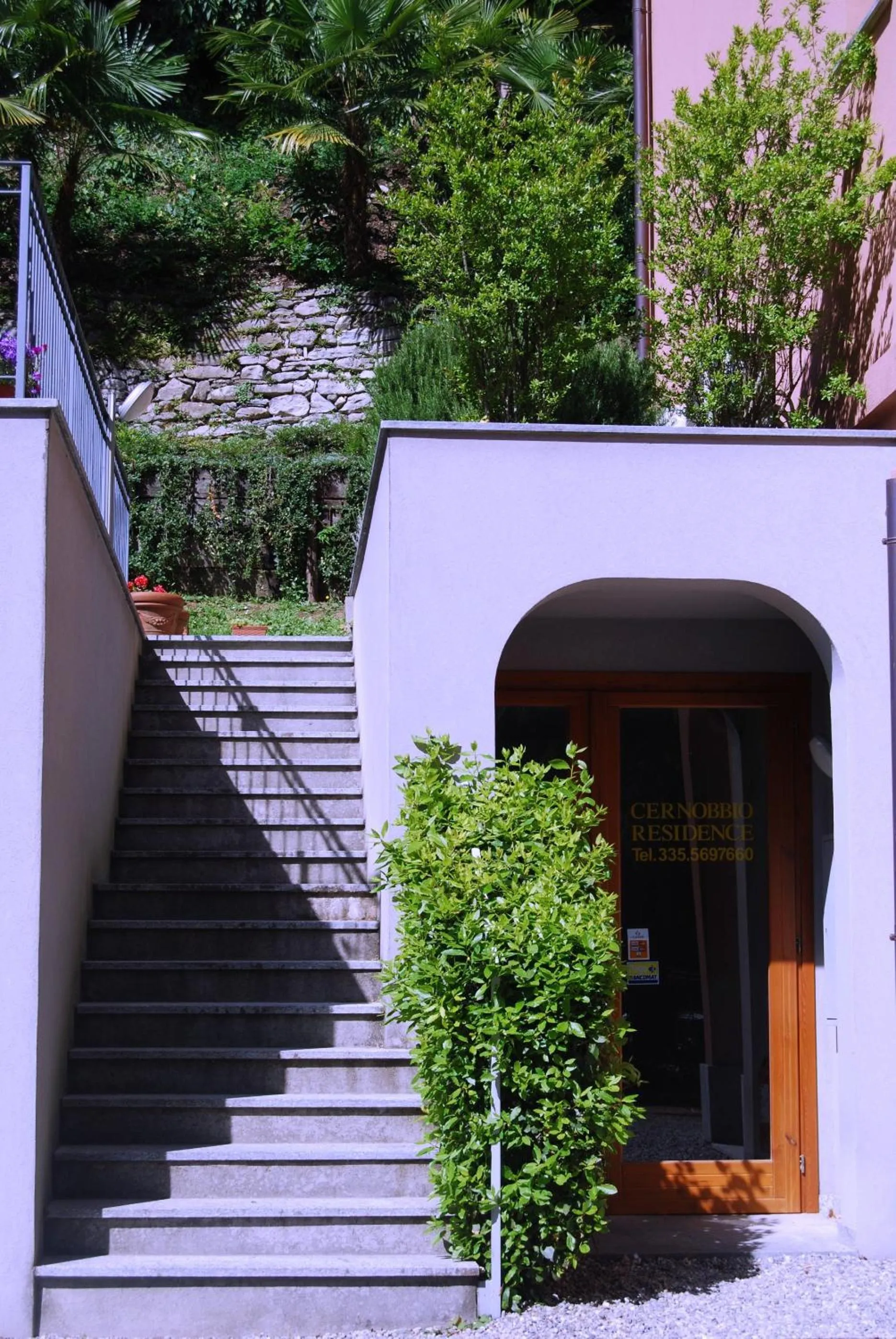 Facade/entrance in Cernobbio Residence
