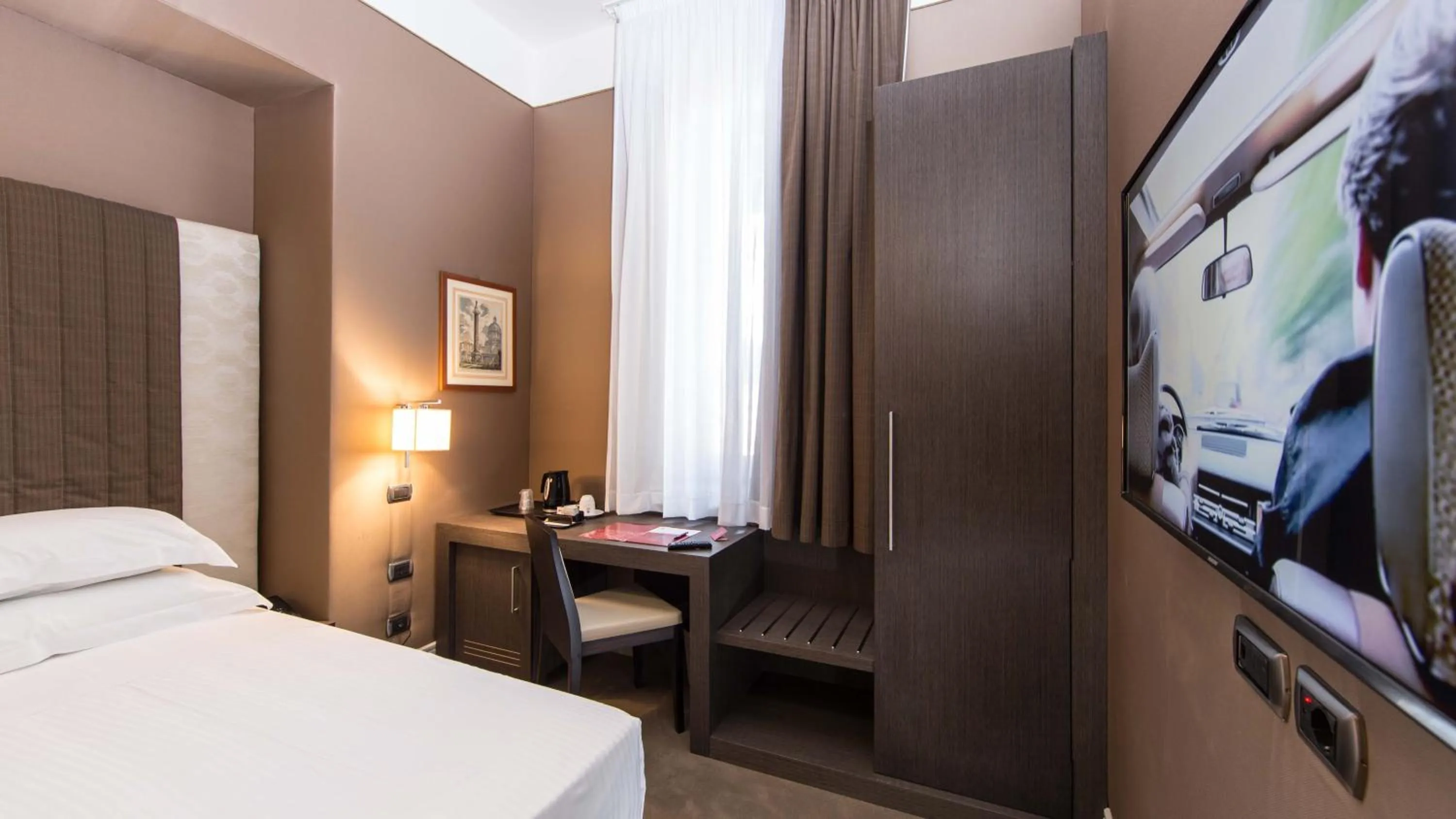 Living room, Bed in Monti Palace Hotel