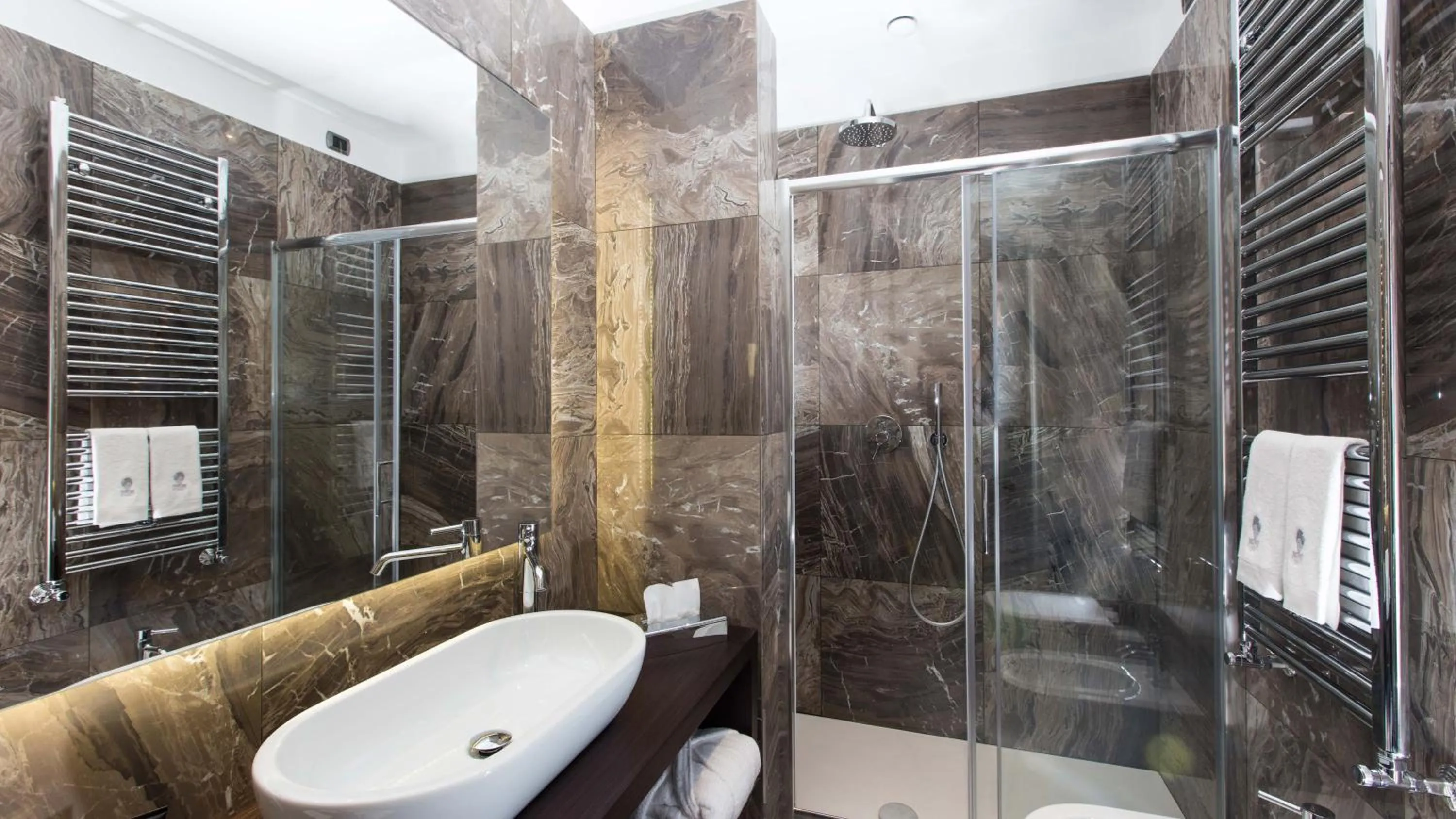 Bathroom in Monti Palace Hotel