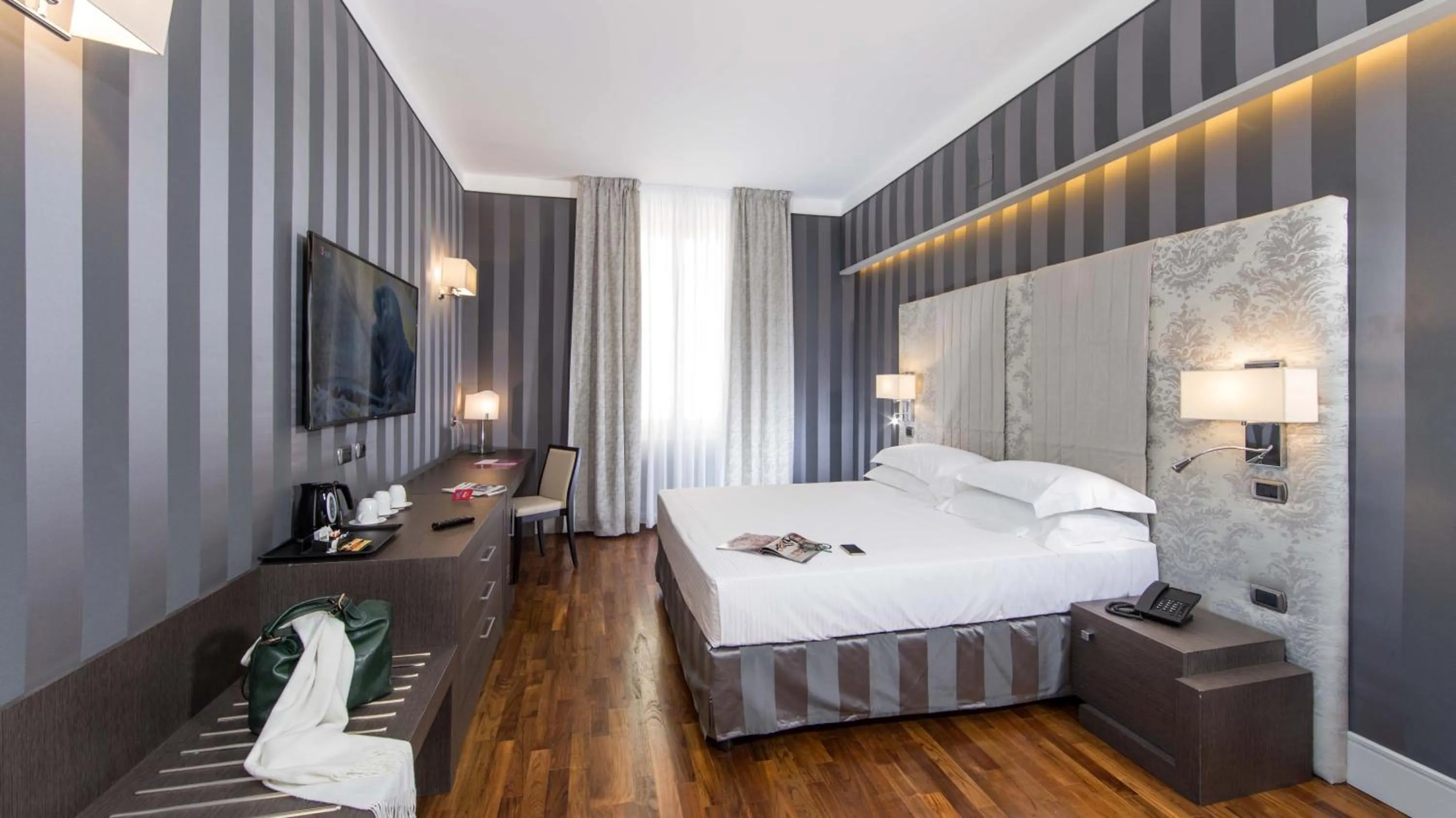 Photo of the whole room, Bed in Monti Palace Hotel