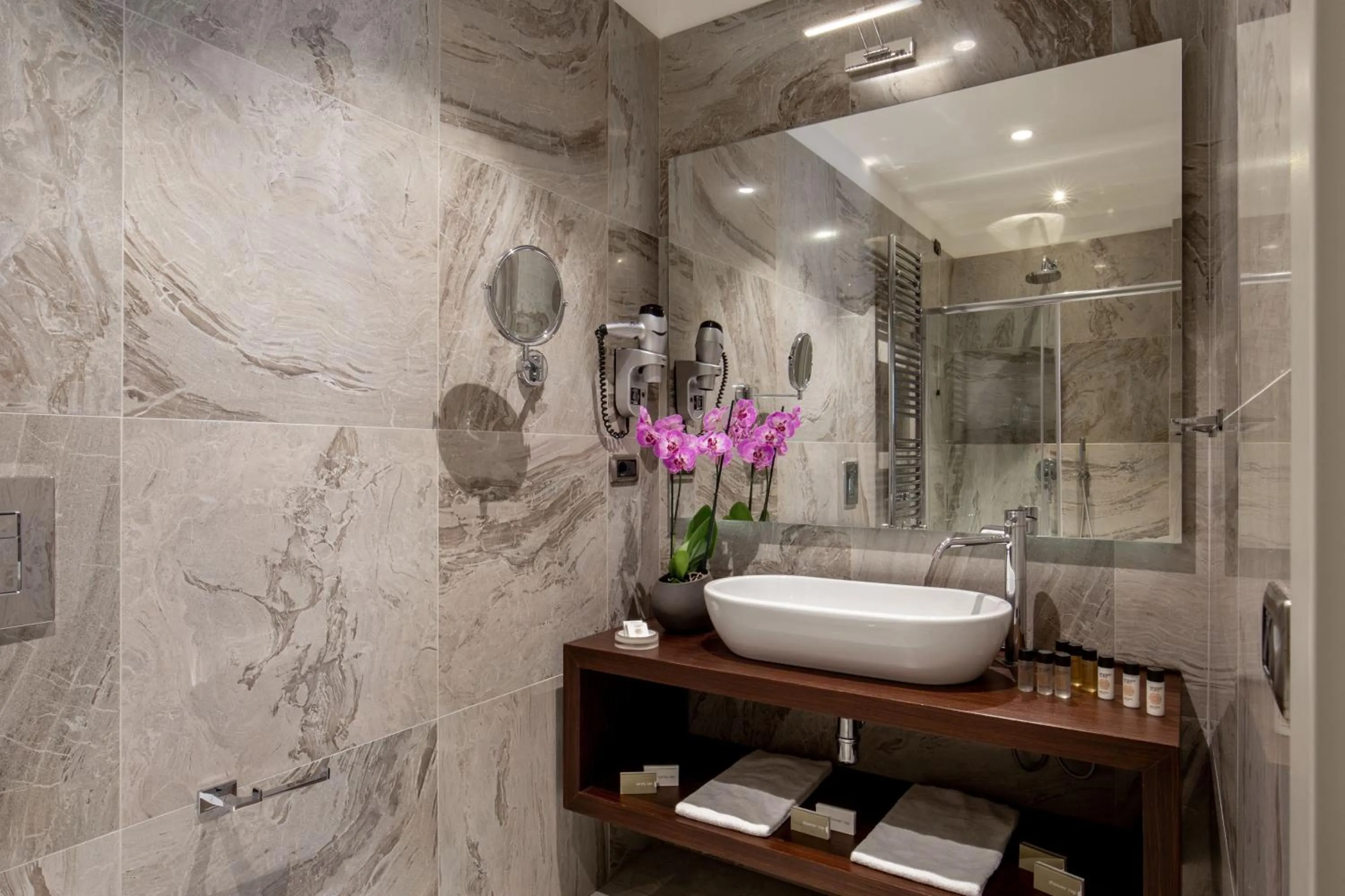 Bathroom in Monti Palace Hotel