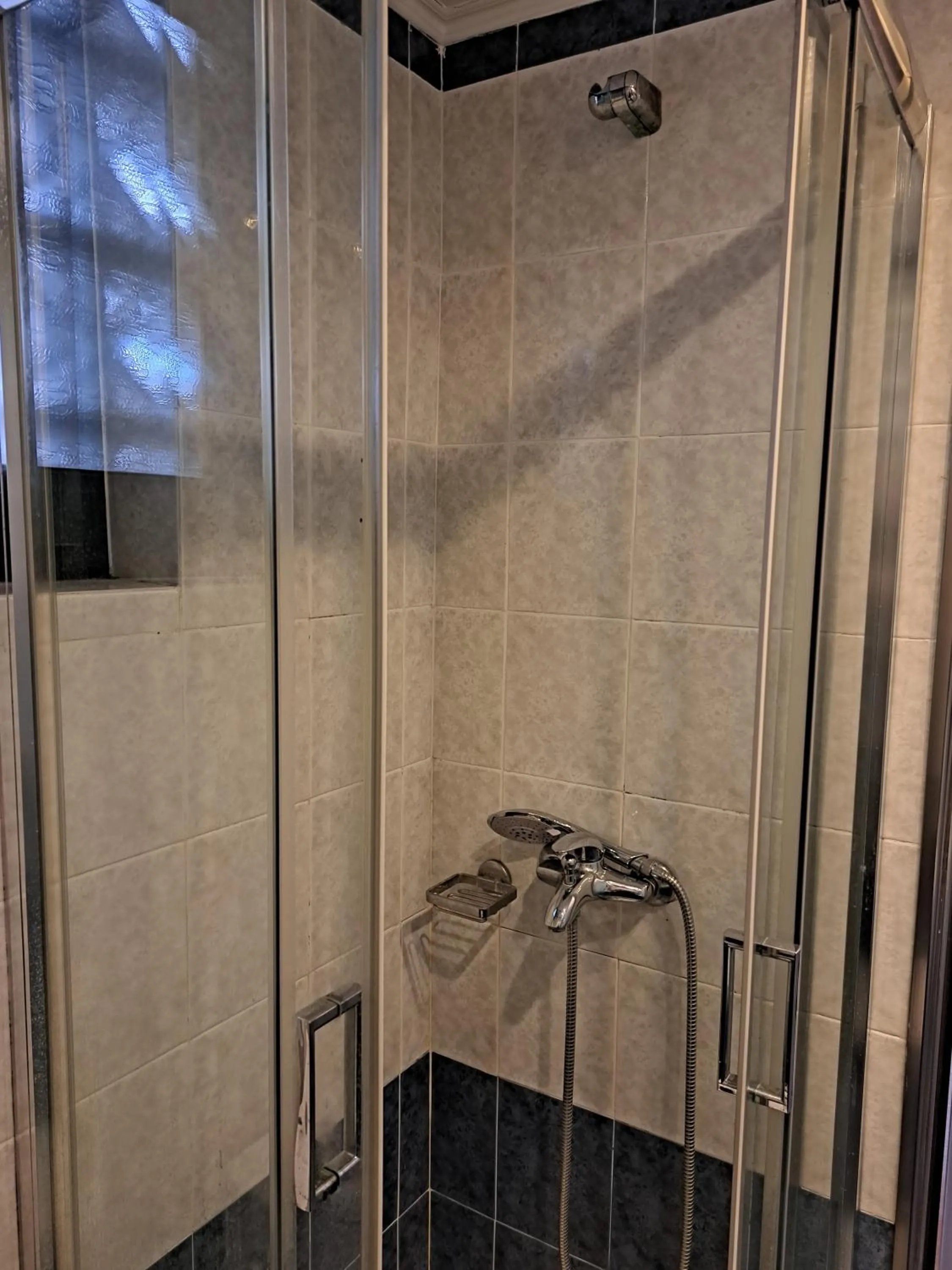 Shower in Nefeli Hotel Alimos