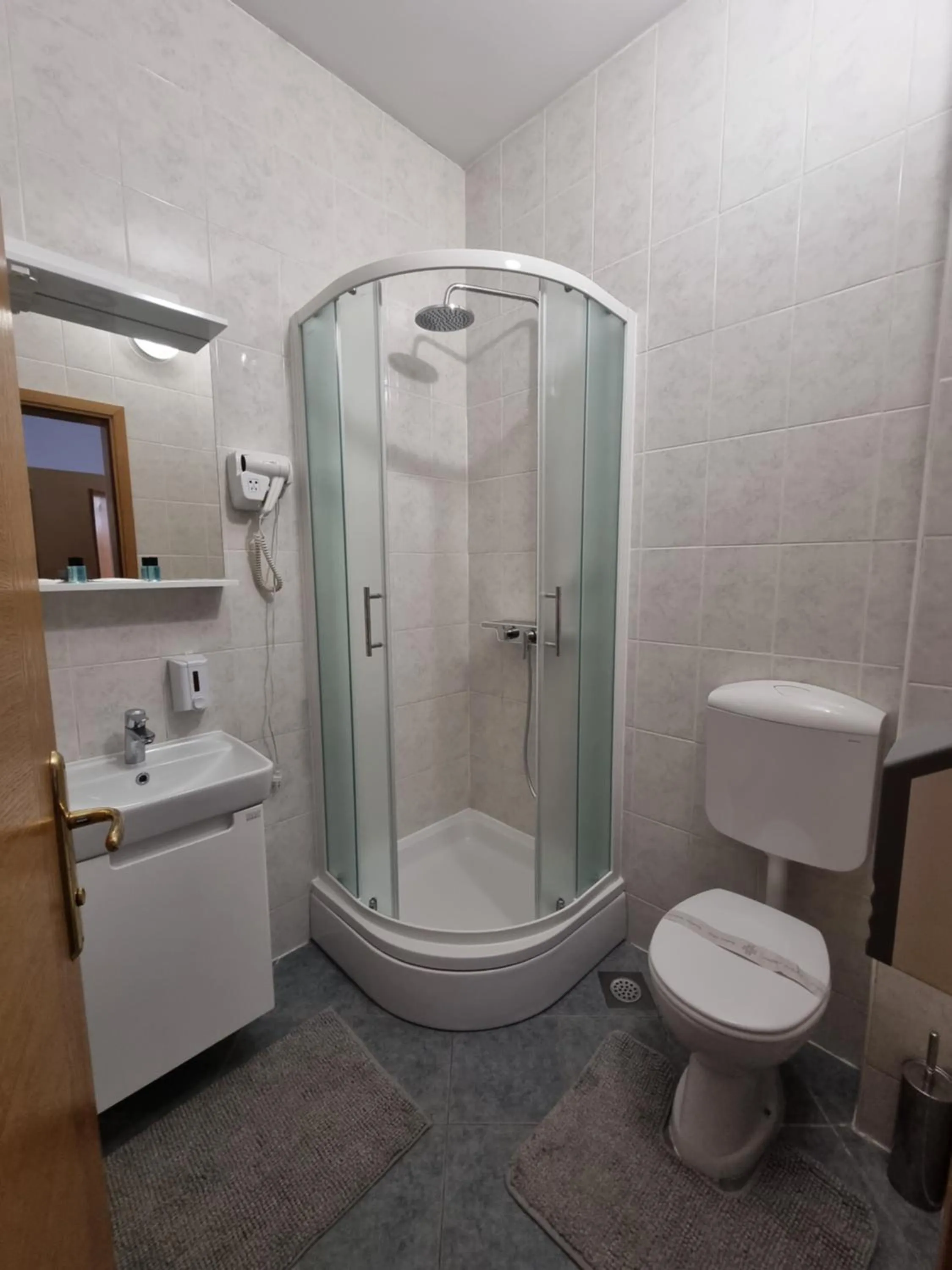 Bathroom in Rooms Laguna