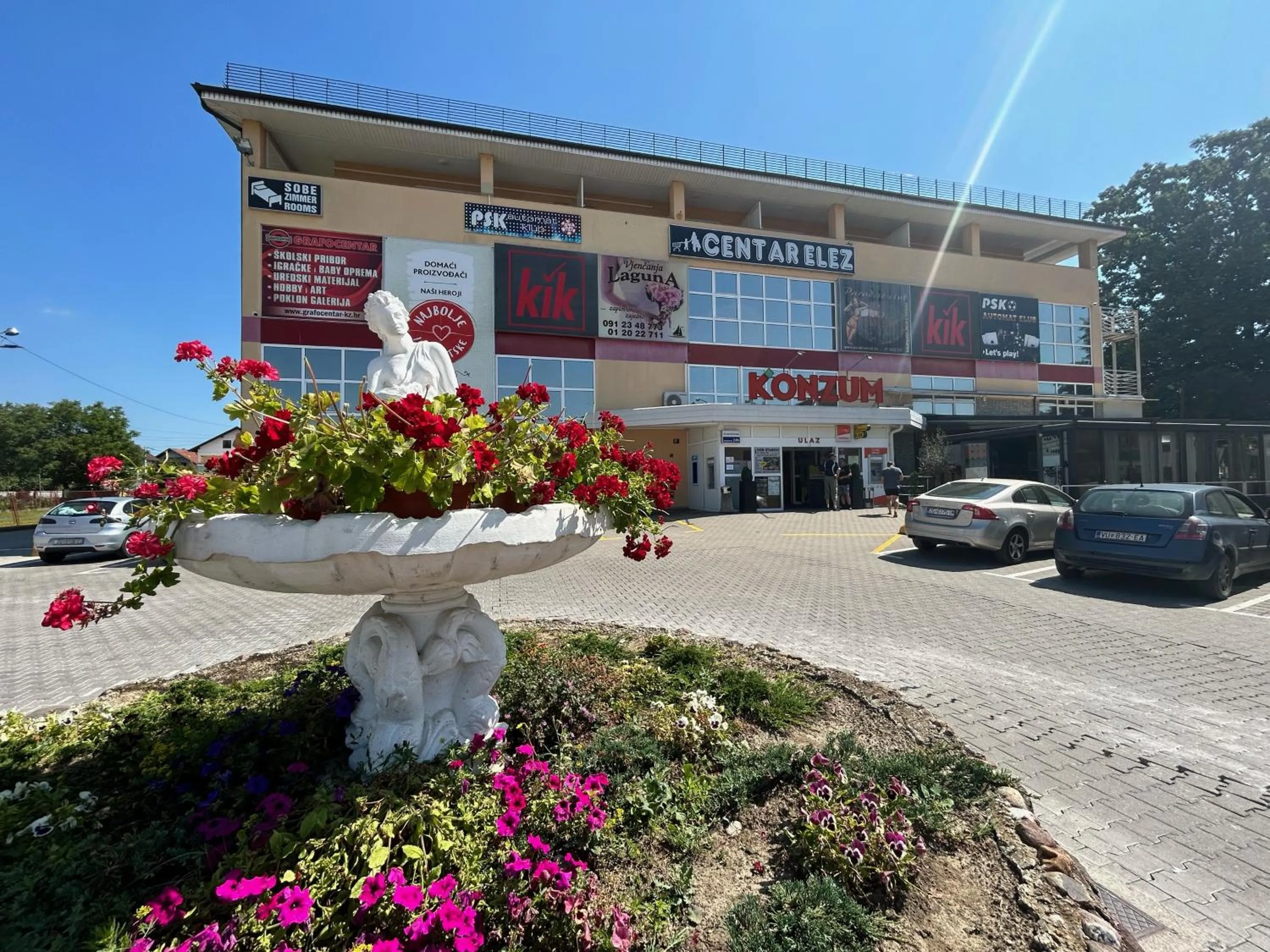 Property building in Rooms Laguna