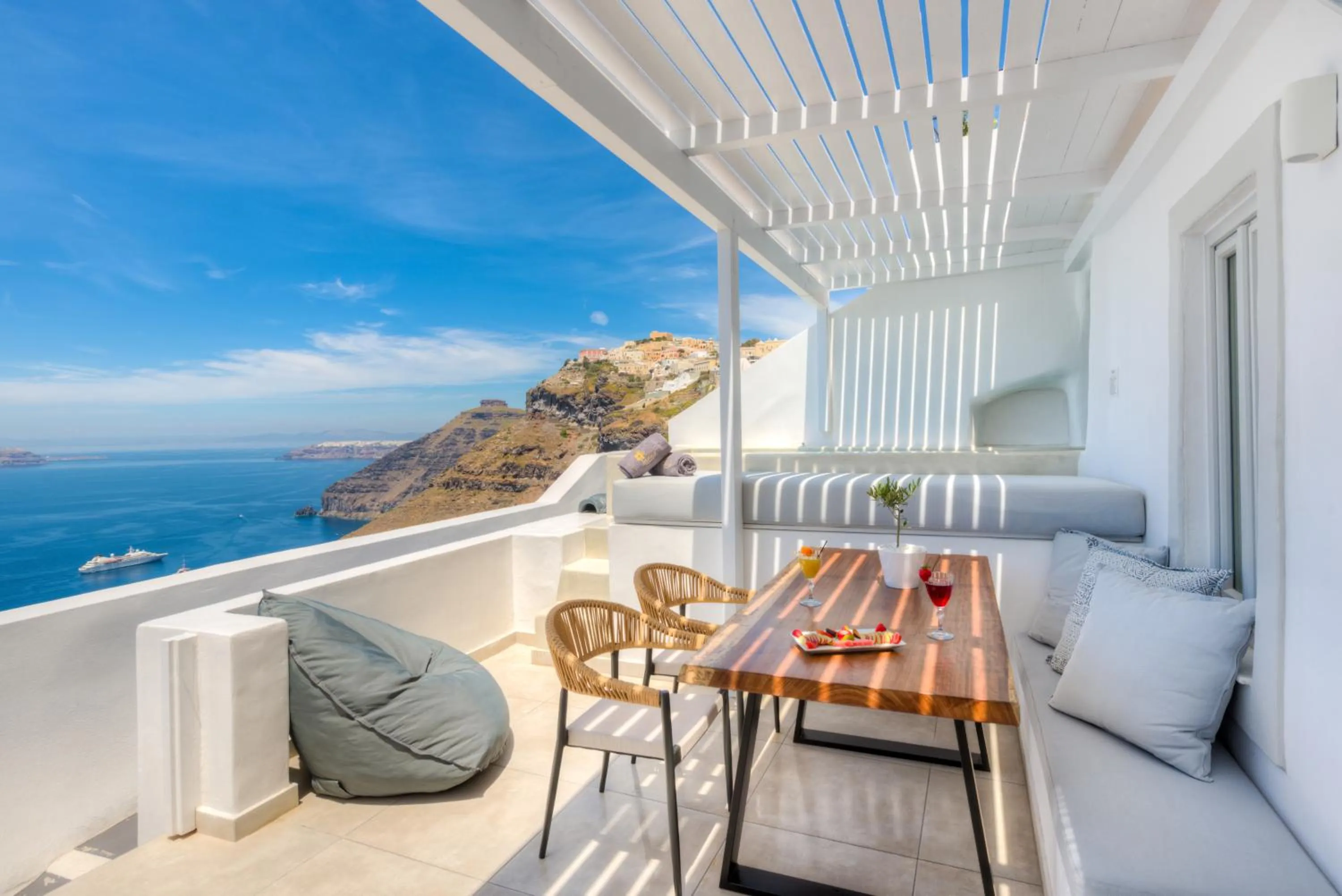 Patio in Iriana Suites