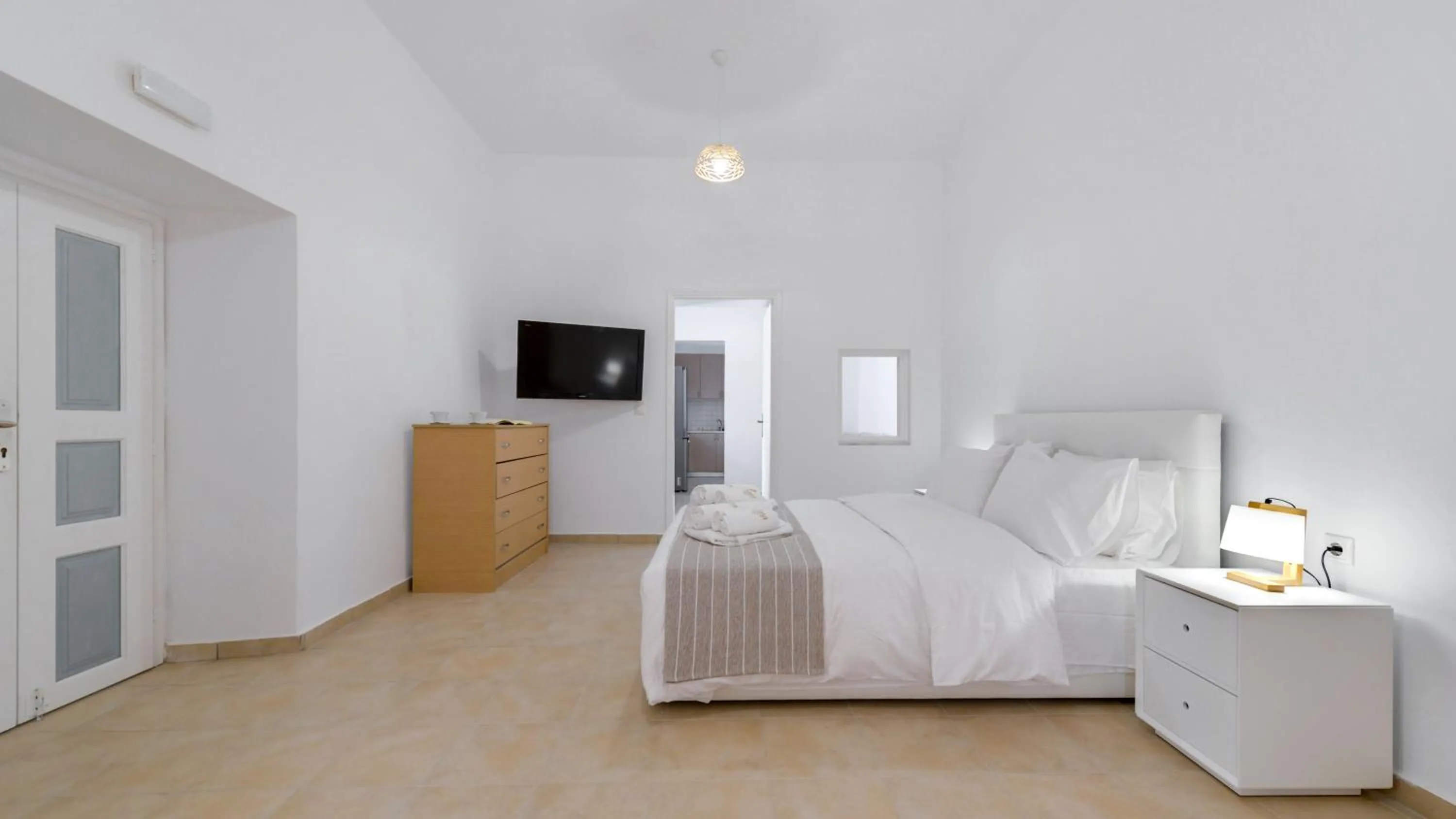 TV and multimedia, Bed in Iriana Suites