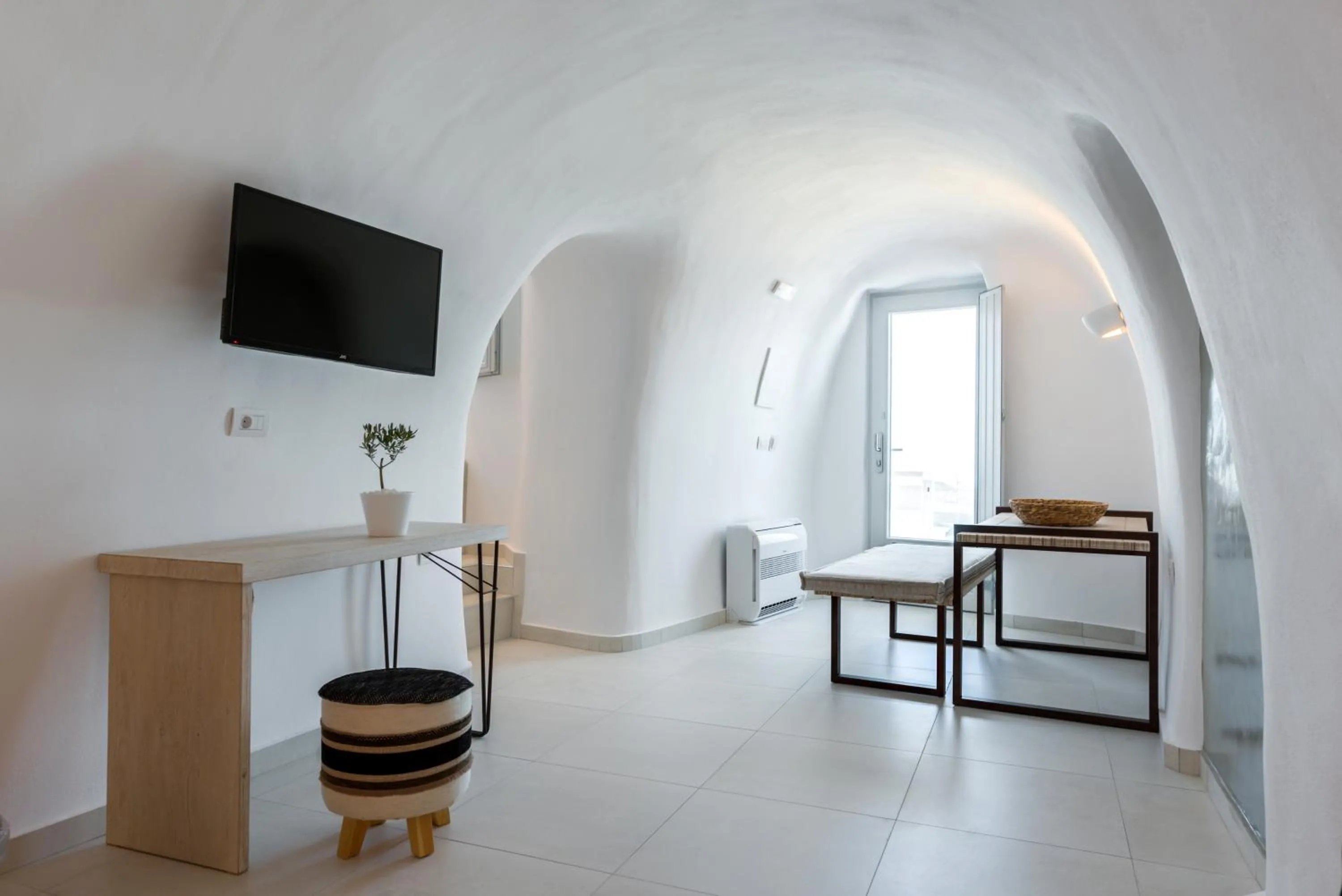 TV and multimedia in Iriana Suites