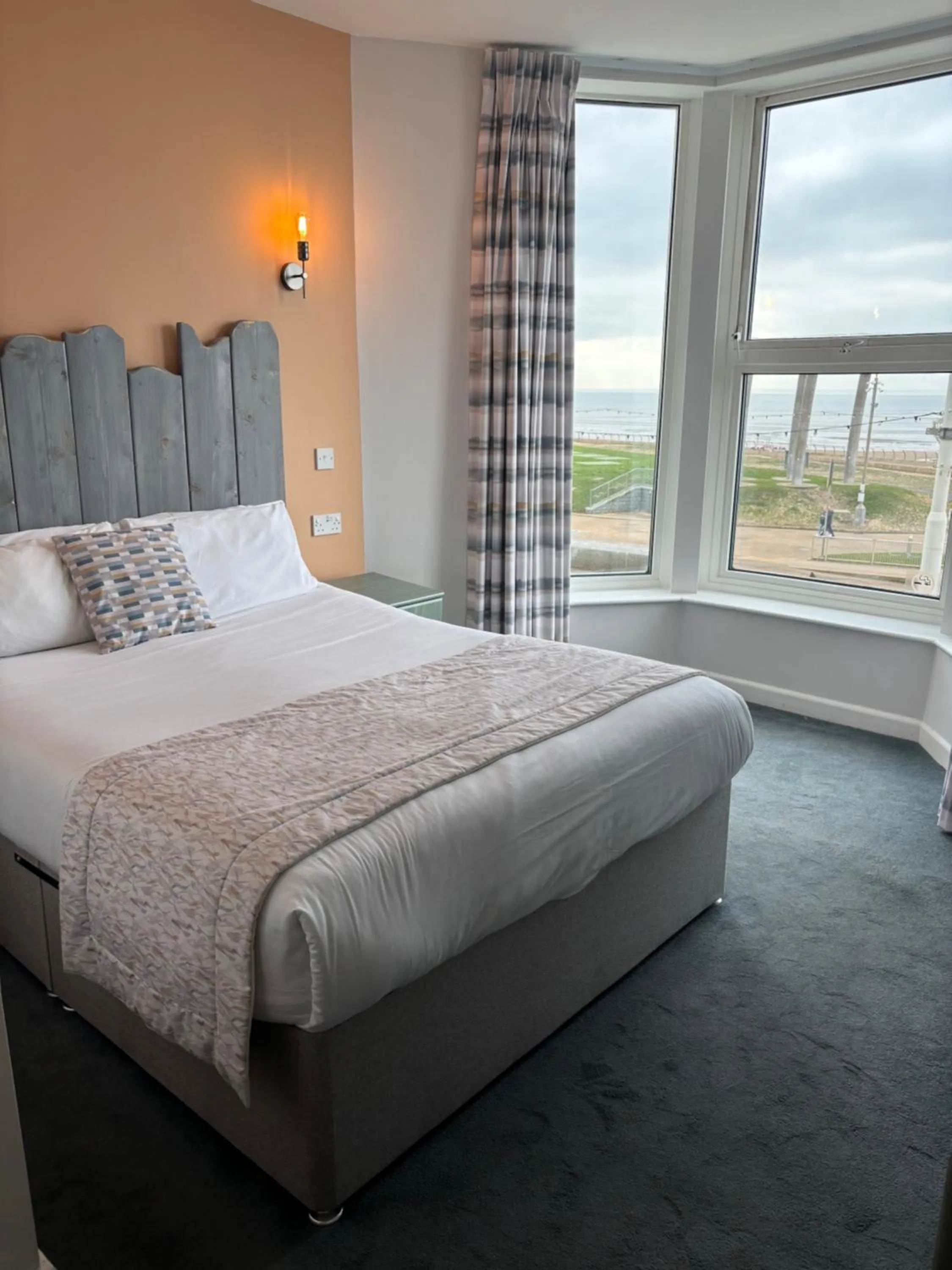 Bedroom, Bed in Craig-y-Don