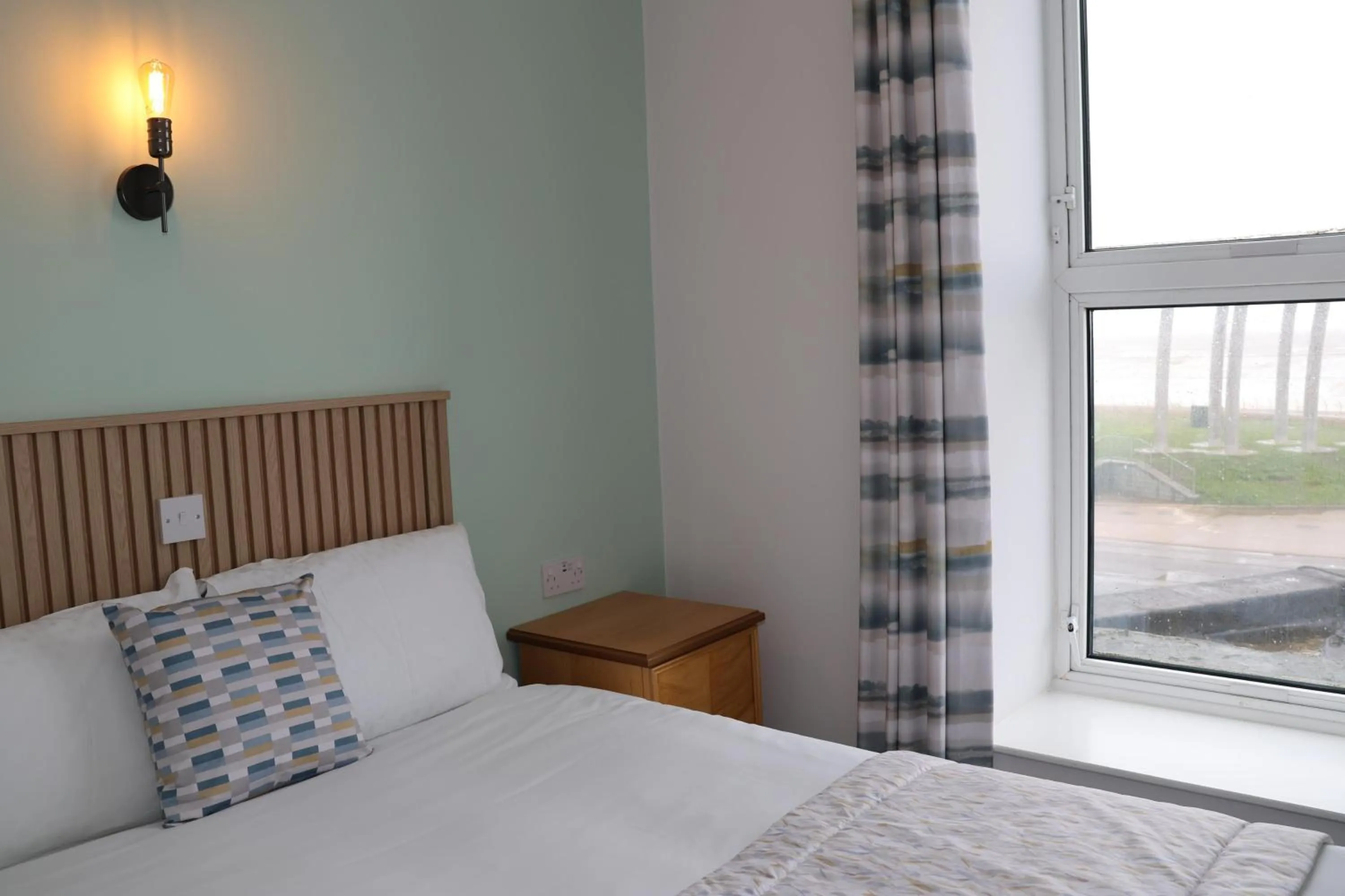 Bedroom, Bed in Craig-y-Don