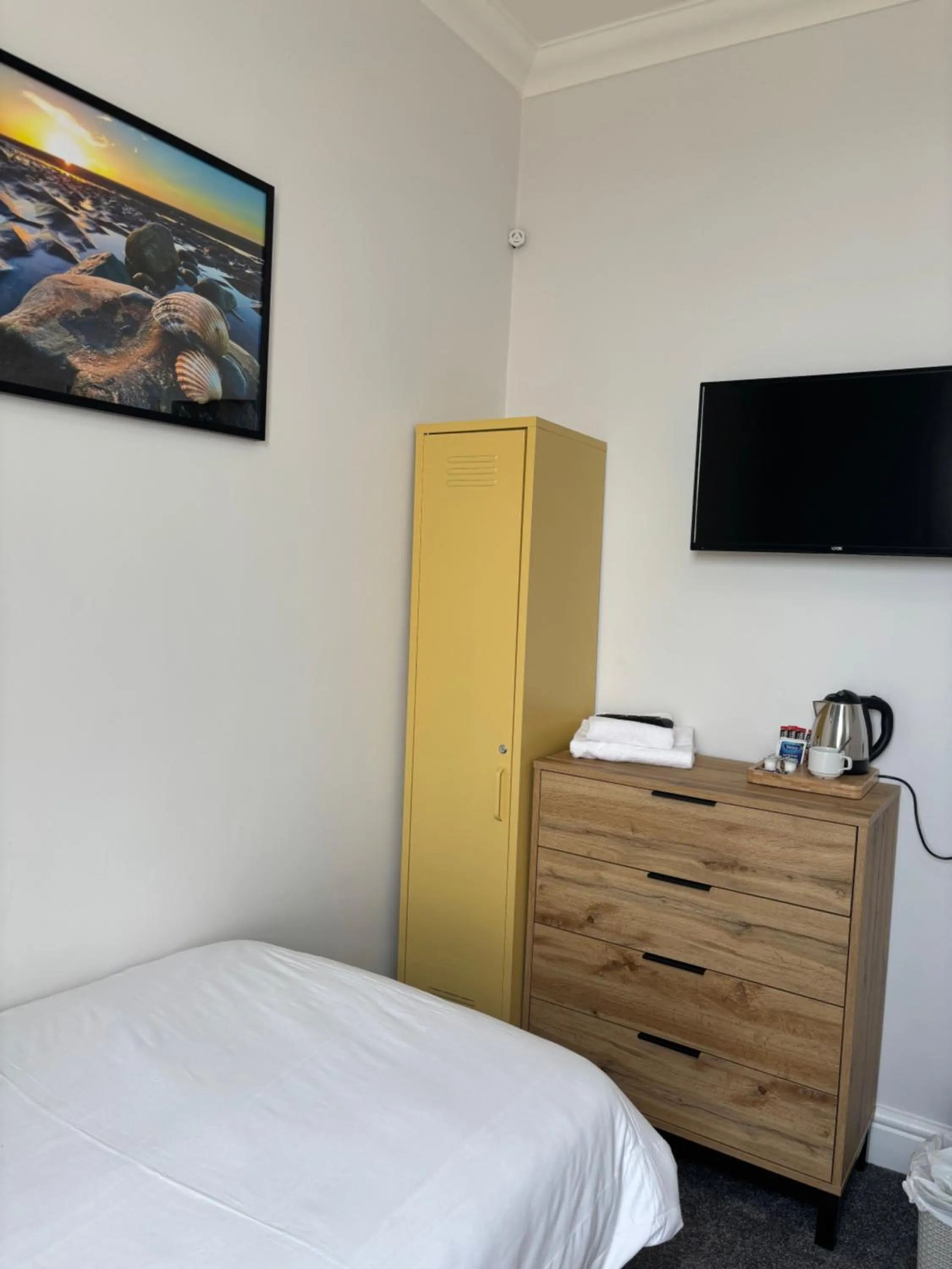 Bedroom, Bed in Craig-y-Don