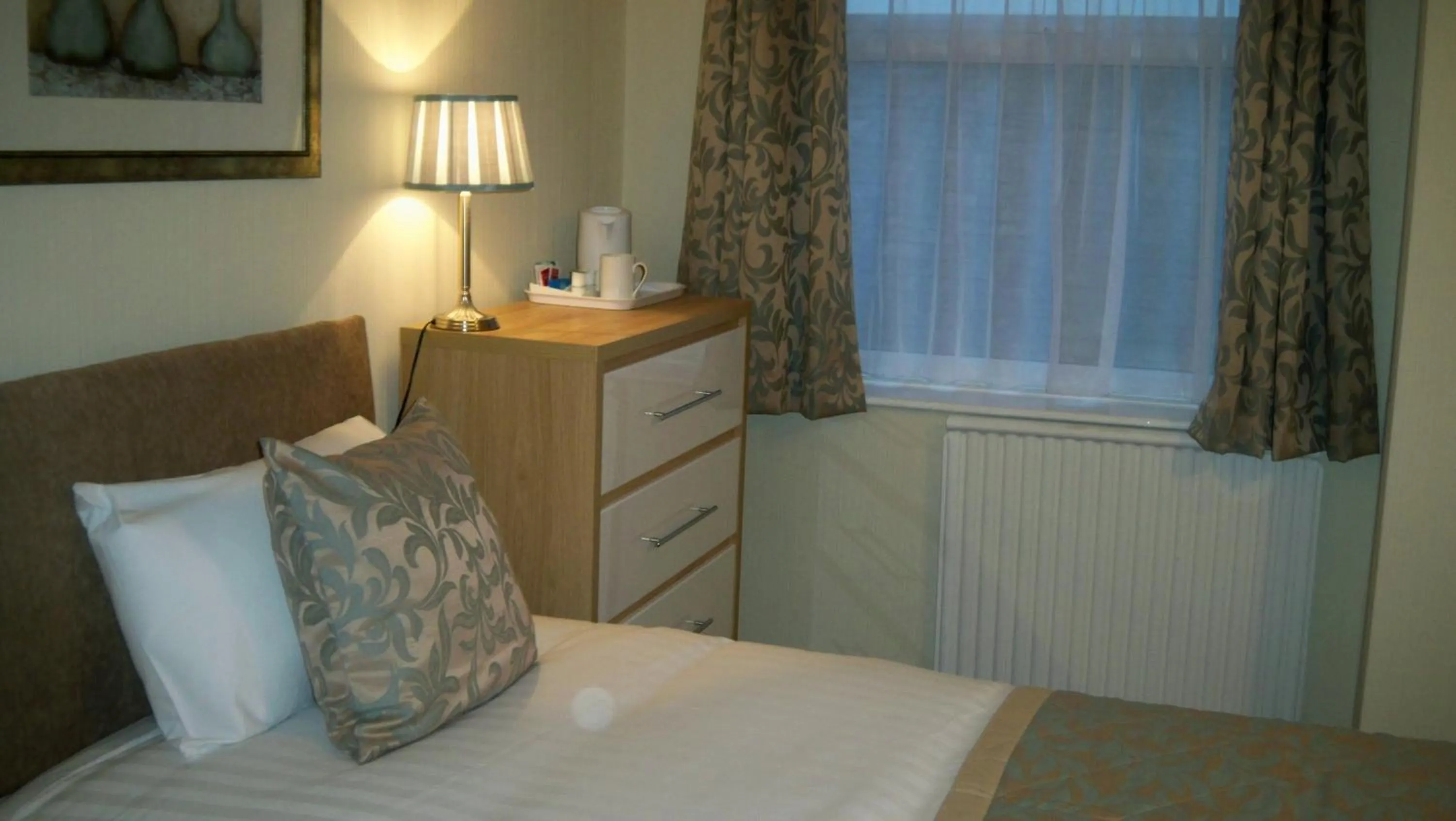 Bedroom, Bed in Craig-y-Don