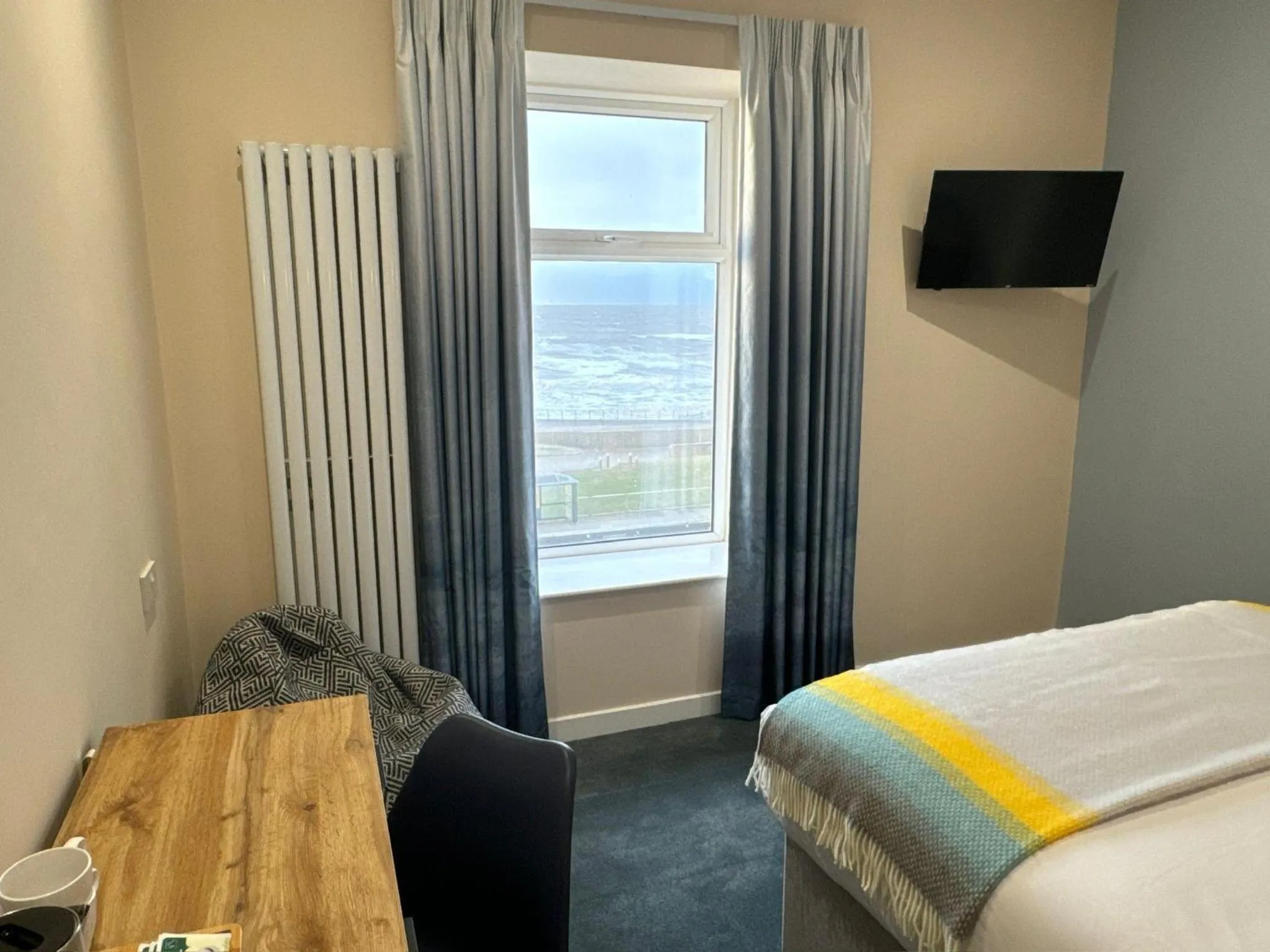 Bedroom, Bed in Craig-y-Don