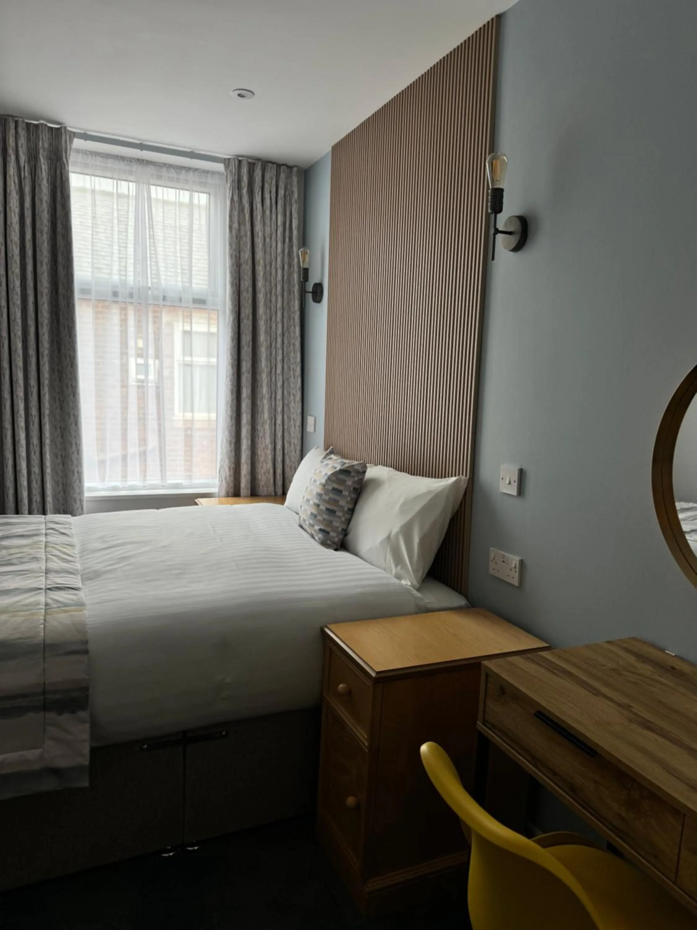 Bedroom, Bed in Craig-y-Don