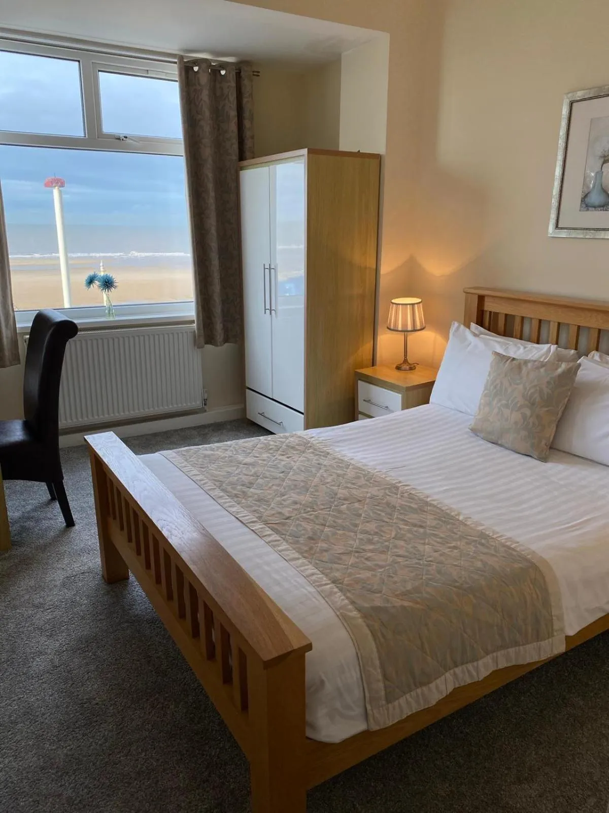 Bedroom, Bed in Craig-y-Don