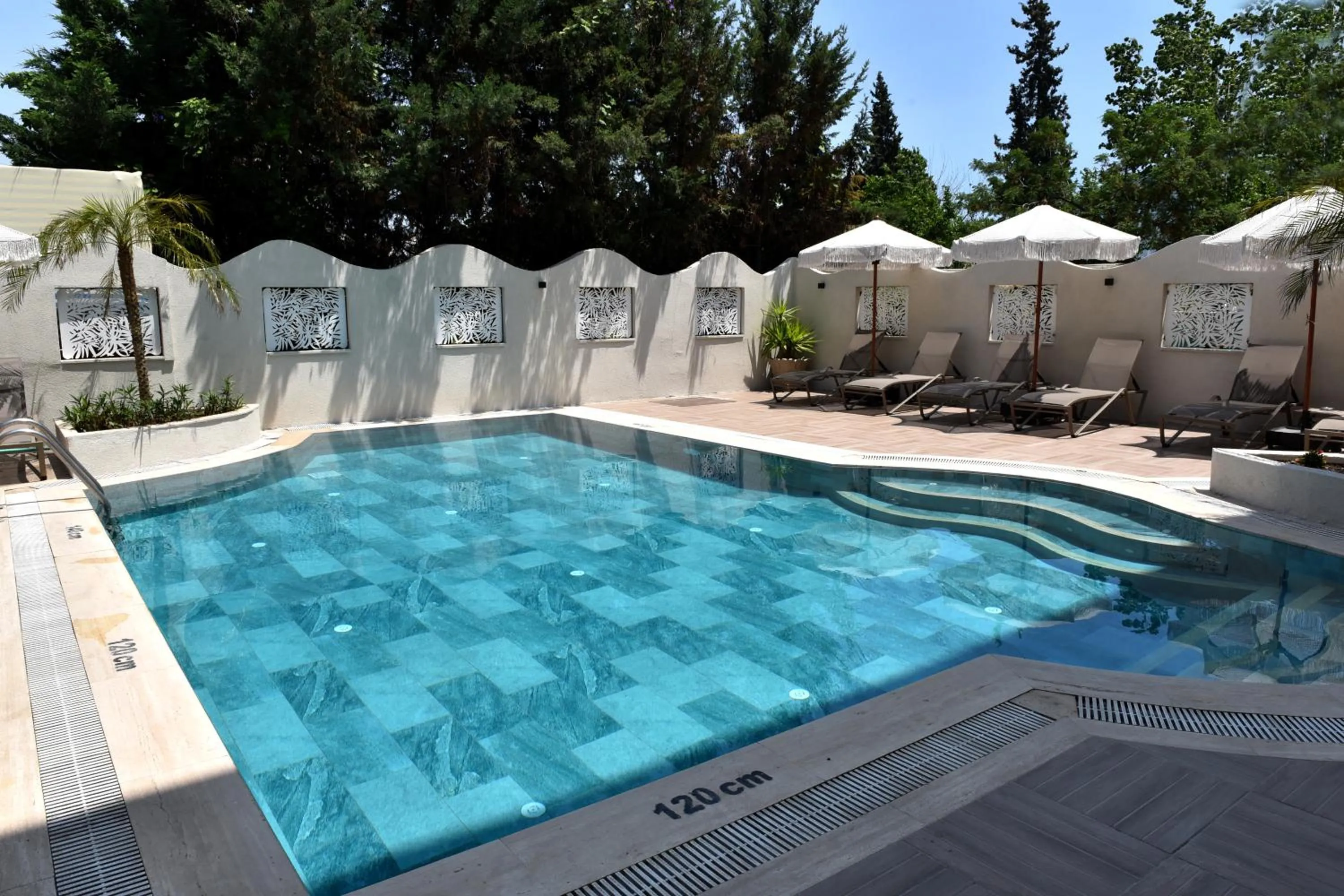 Pool view in IDEE SUİTES Fethiye