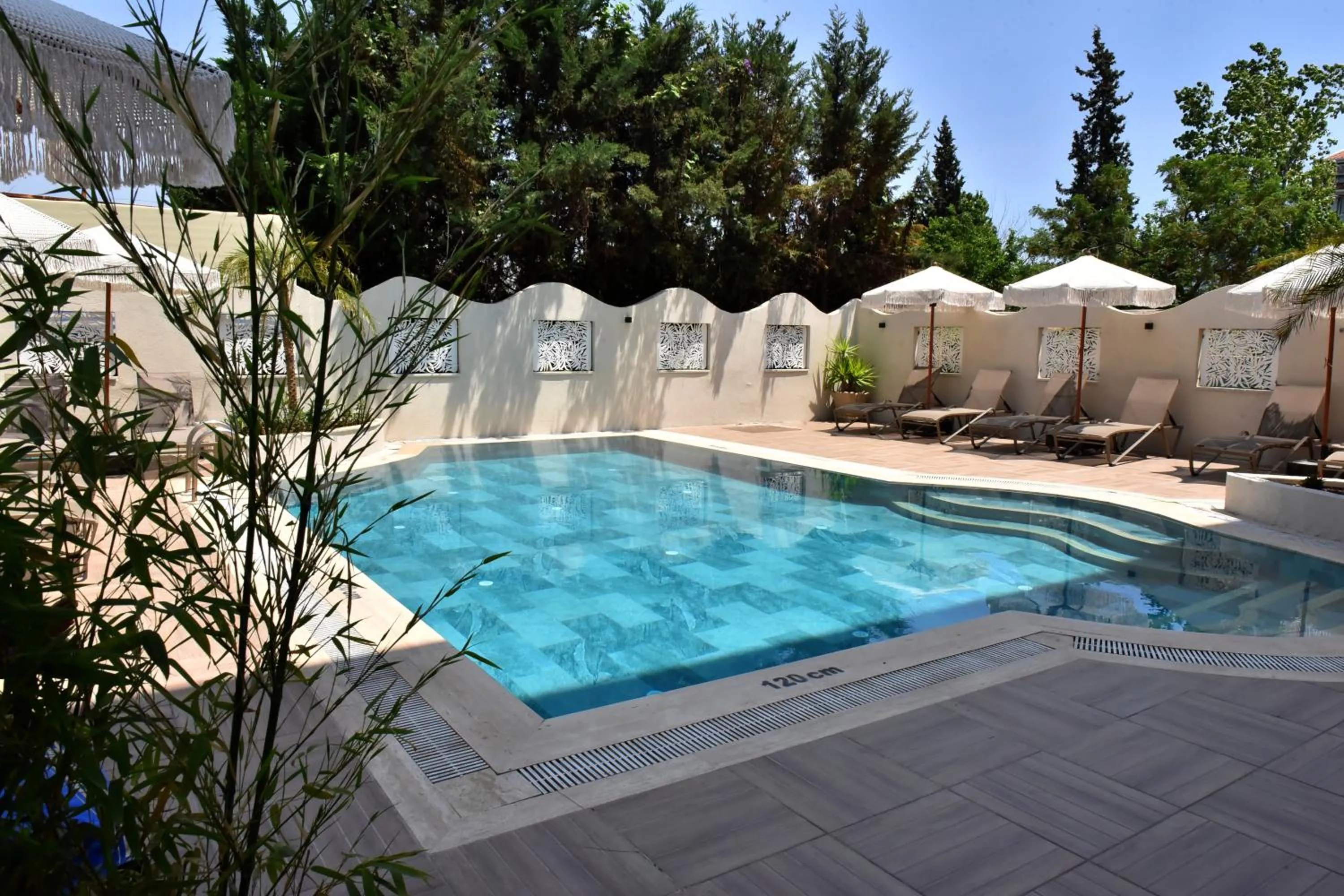 Swimming pool in IDEE SUİTES Fethiye