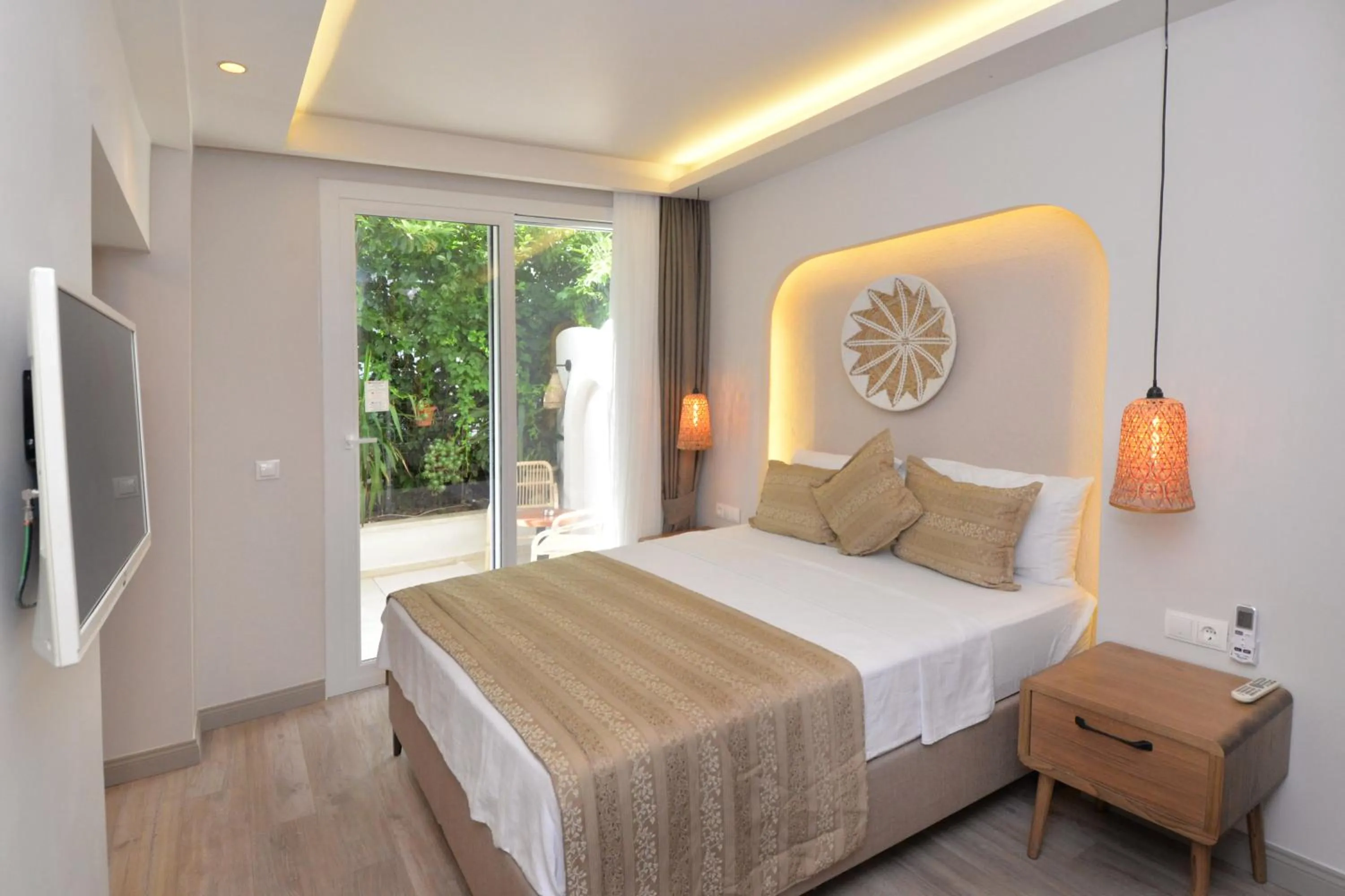 View (from property/room), Bed in IDEE SUİTES Fethiye