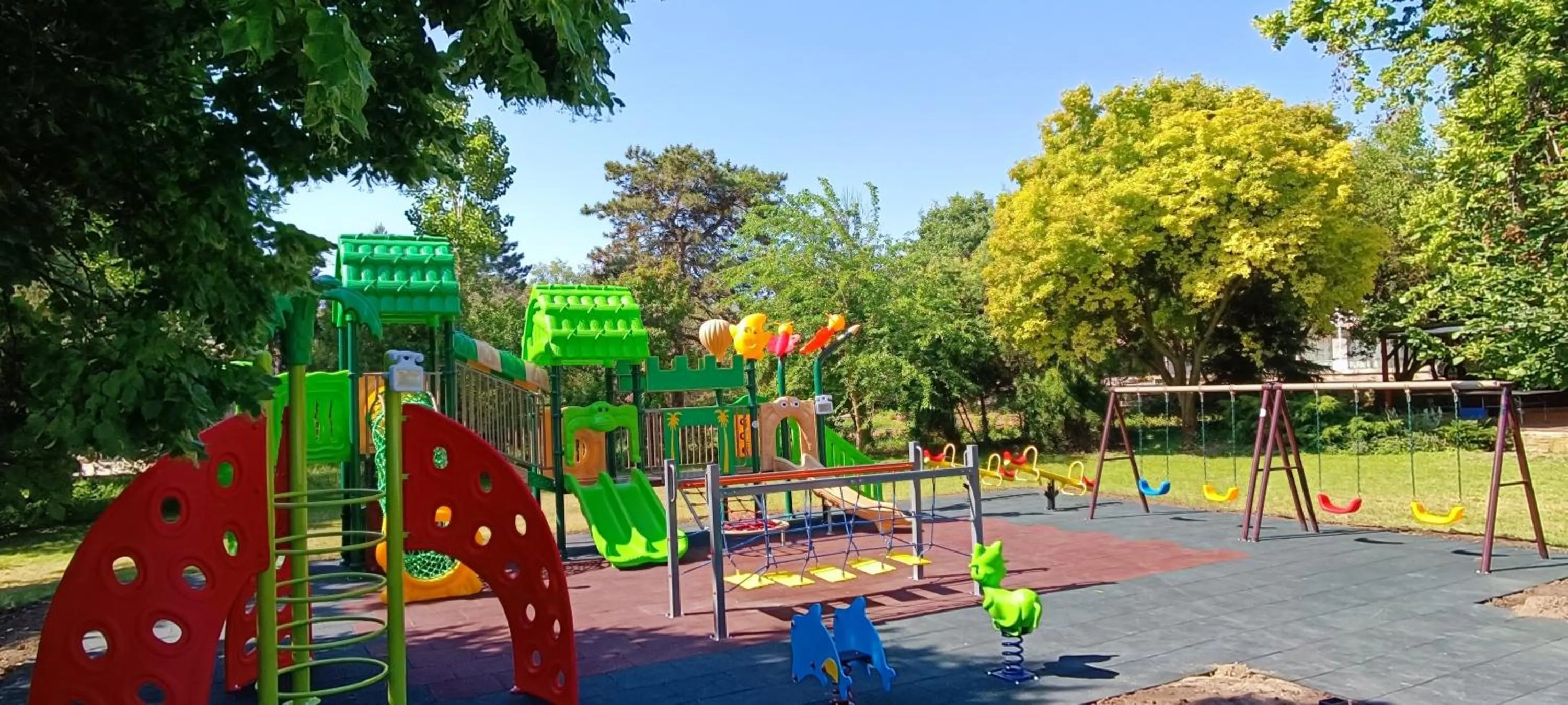 Children play ground in Hotel 2D Resort and Spa