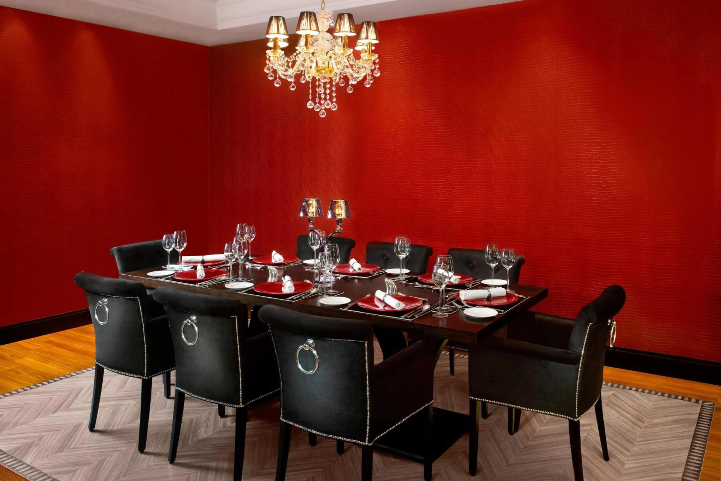 Restaurant/places to eat in Sheraton Skyline Hotel London Heathrow