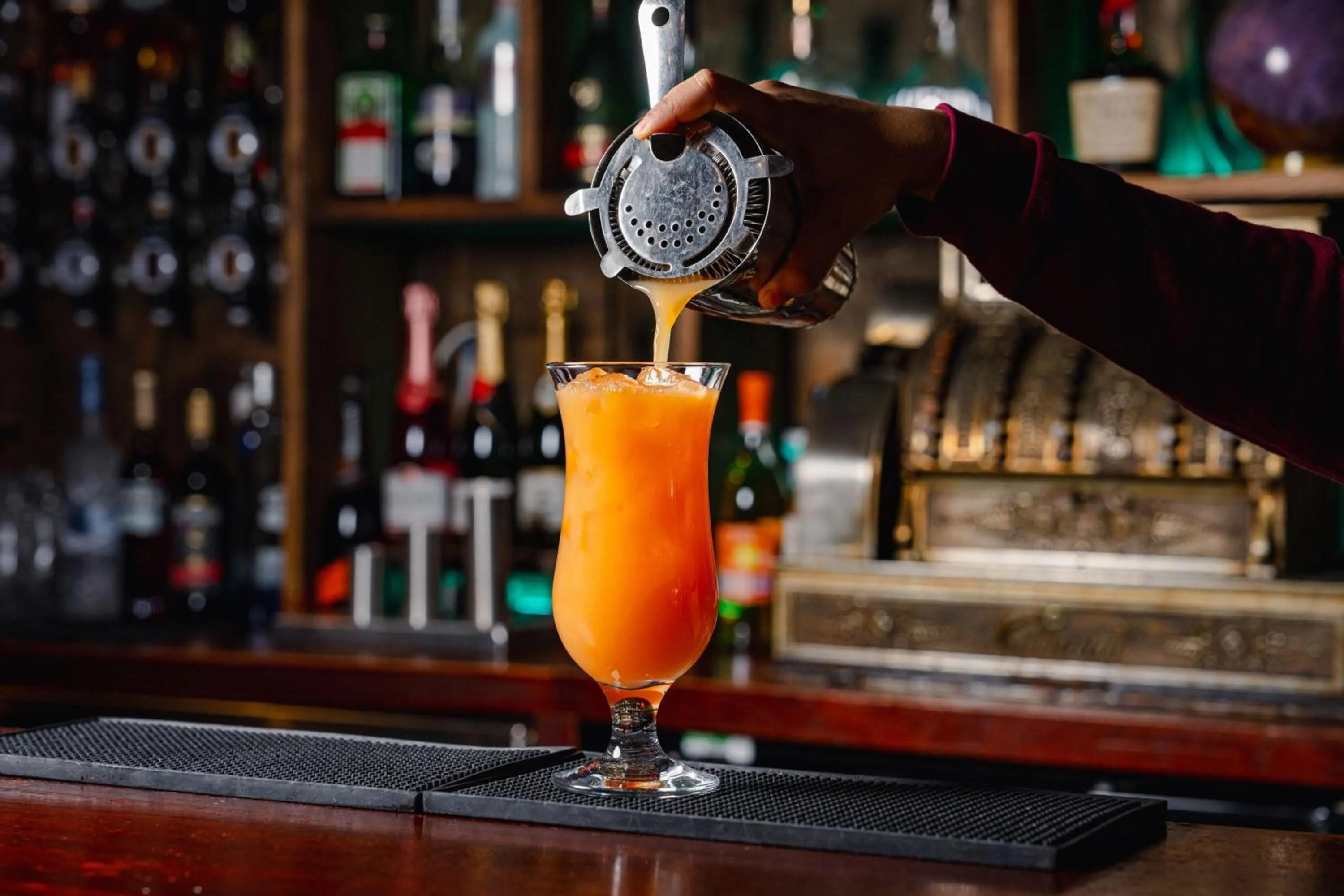 Lounge or bar in Sheraton Skyline Hotel London Heathrow