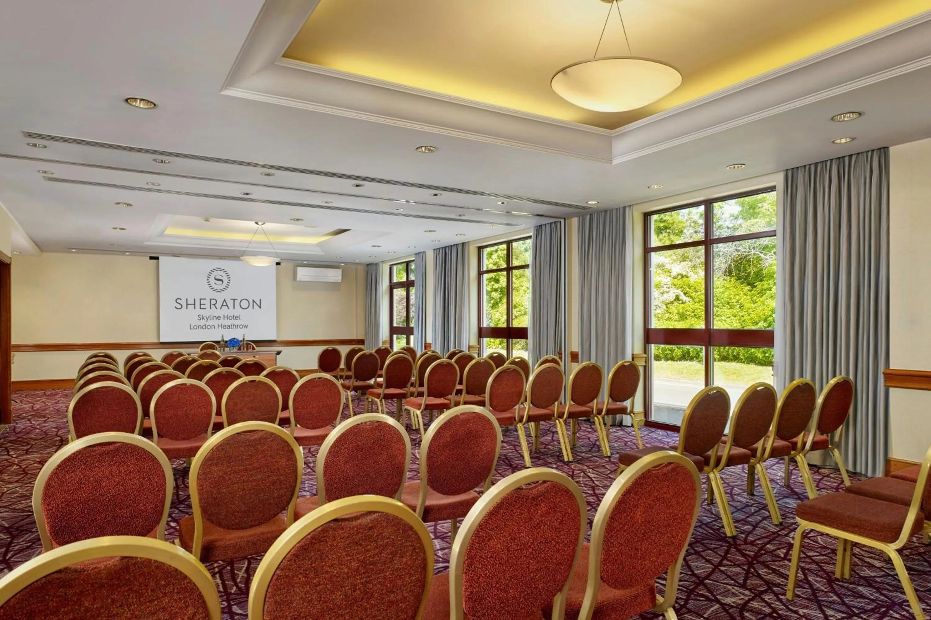 Meeting/conference room in Sheraton Skyline Hotel London Heathrow