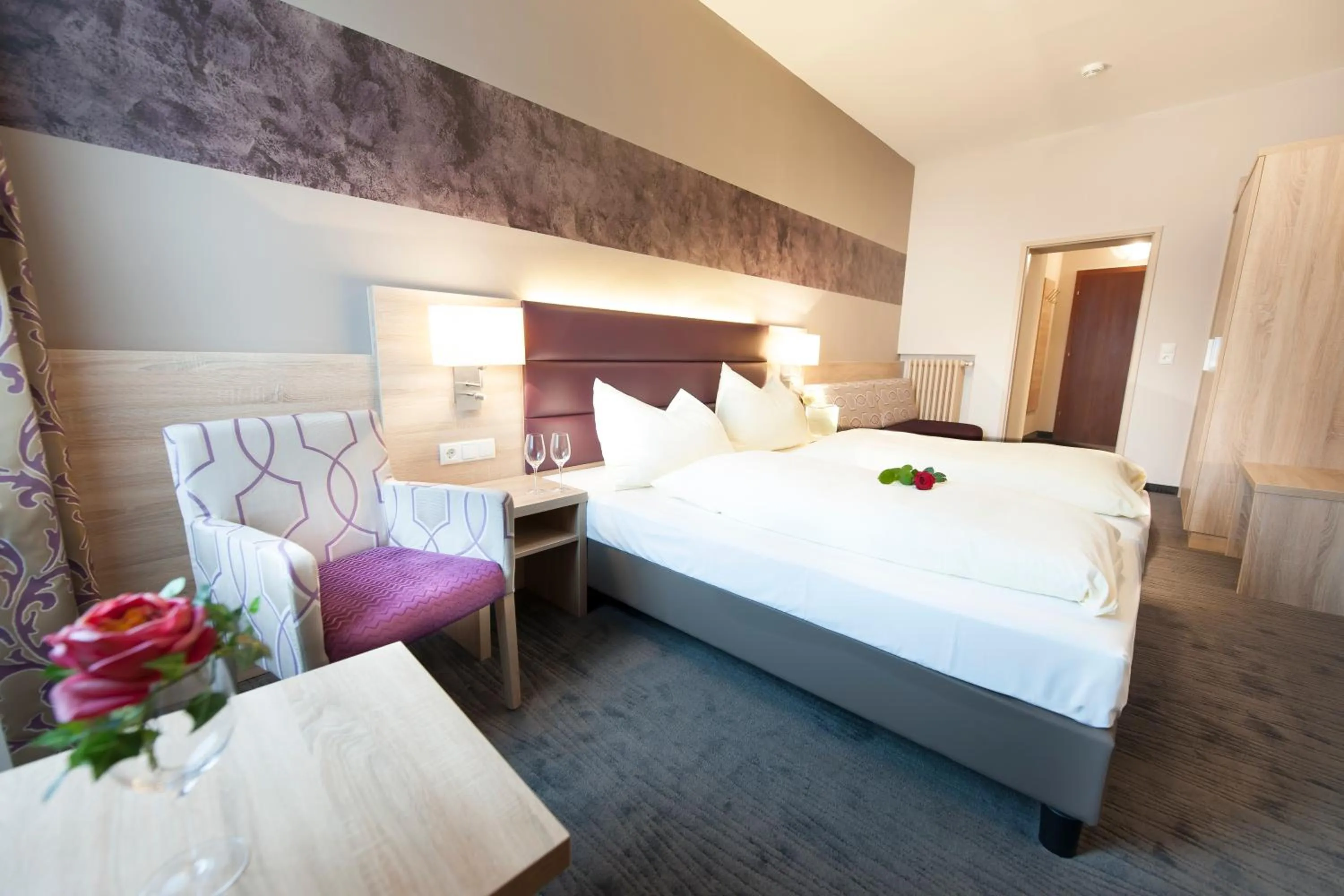 Photo of the whole room, Bed in Hotel Neue Post