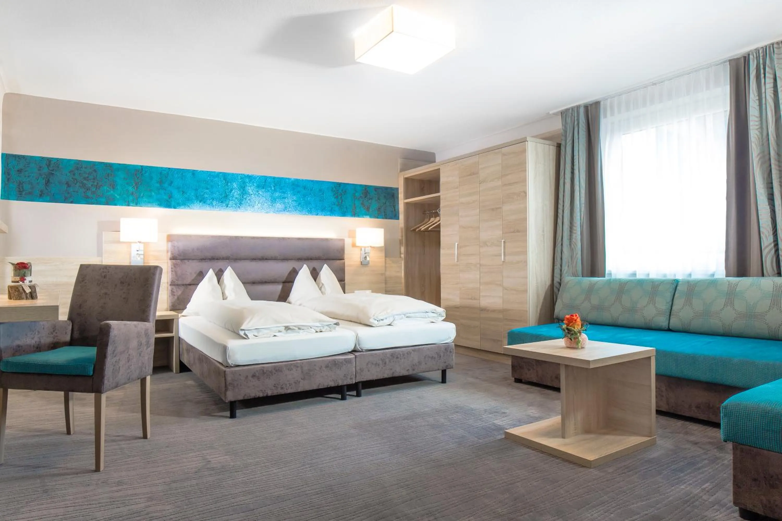 Day, Bed in Hotel Neue Post
